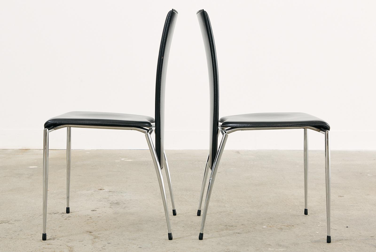 Ensemble de six chaises de salle à manger italiennes Arper Modern en cuir et chrome en vente 4