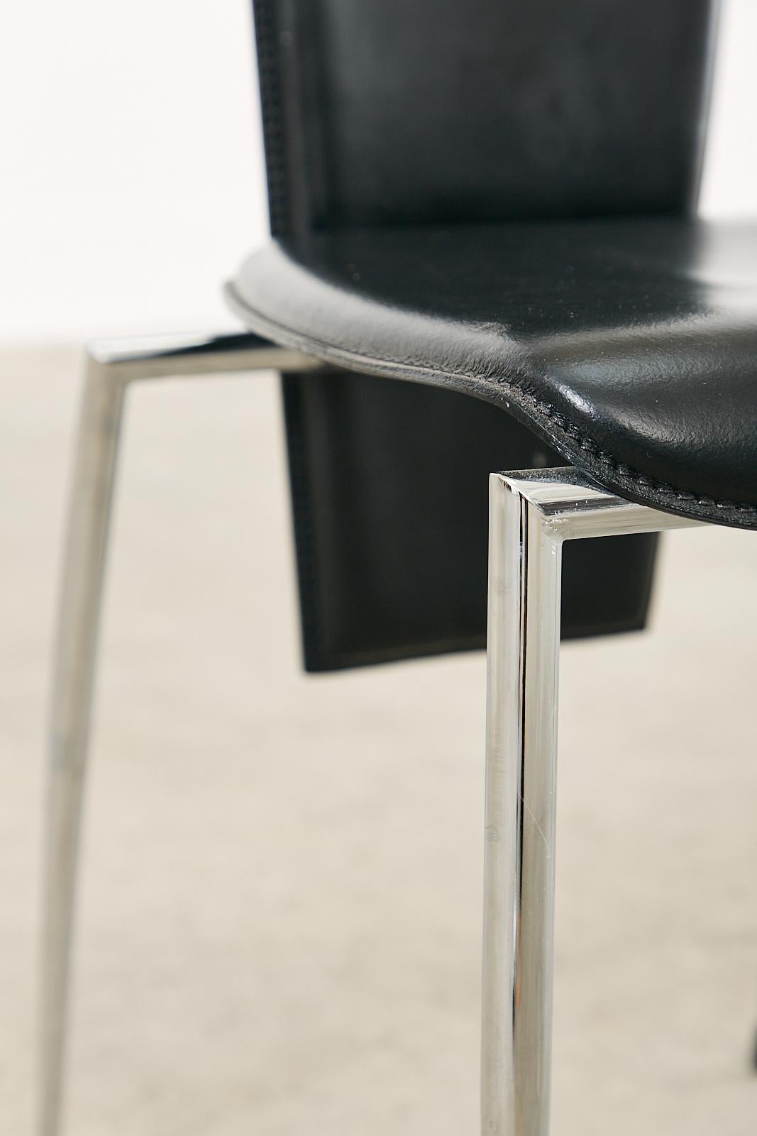 Ensemble de six chaises de salle à manger italiennes Arper Modern en cuir et chrome en vente 9