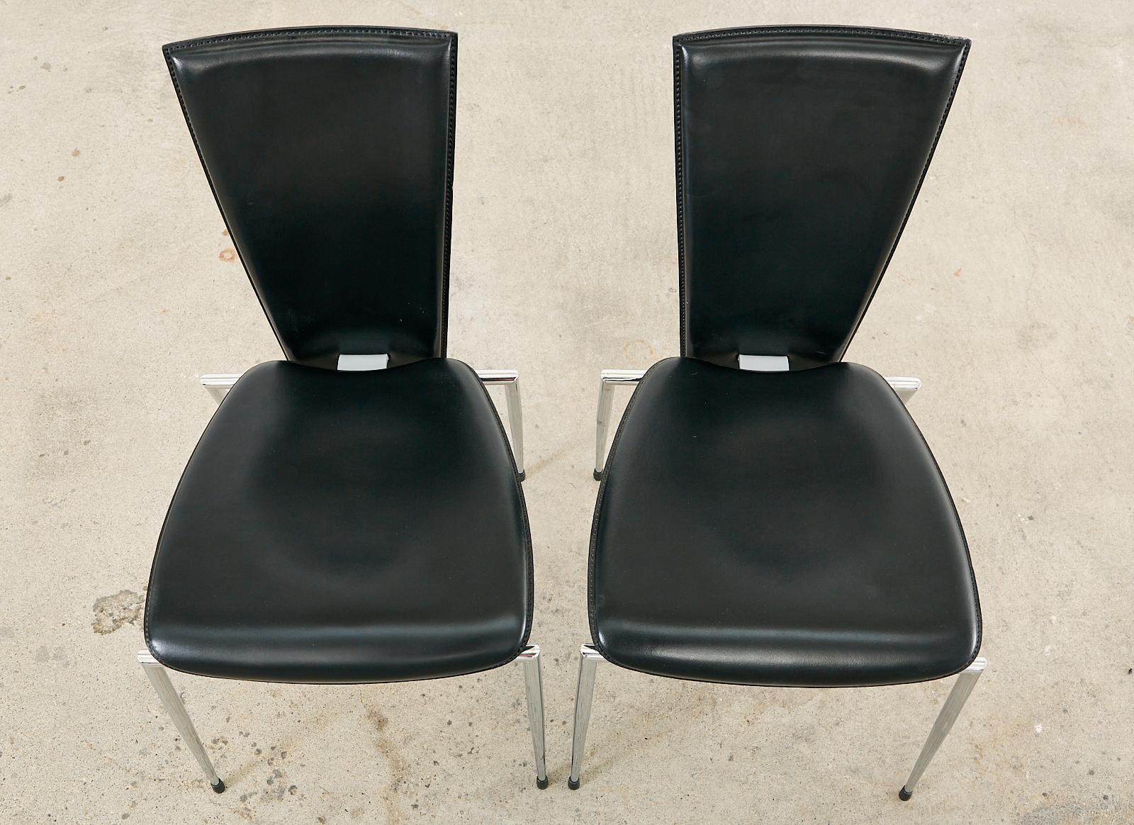 Ensemble de six chaises de salle à manger italiennes Arper Modern en cuir et chrome en vente 11