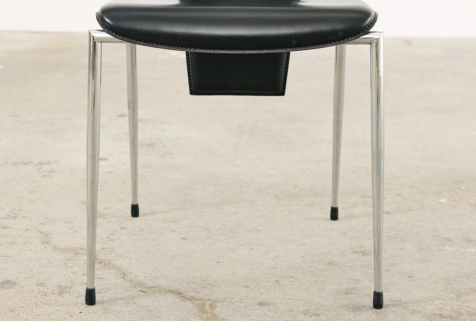 Ensemble de six chaises de salle à manger italiennes Arper Modern en cuir et chrome en vente 12