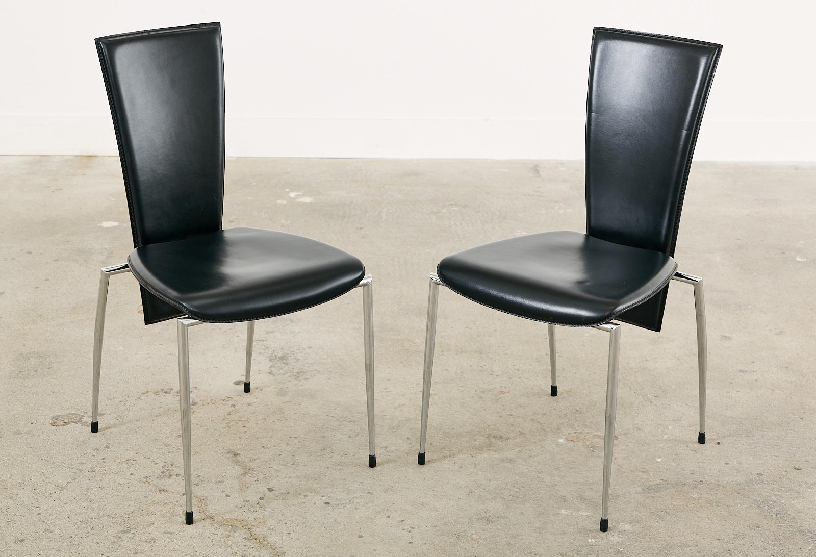 Acier Ensemble de six chaises de salle à manger italiennes Arper Modern en cuir et chrome en vente