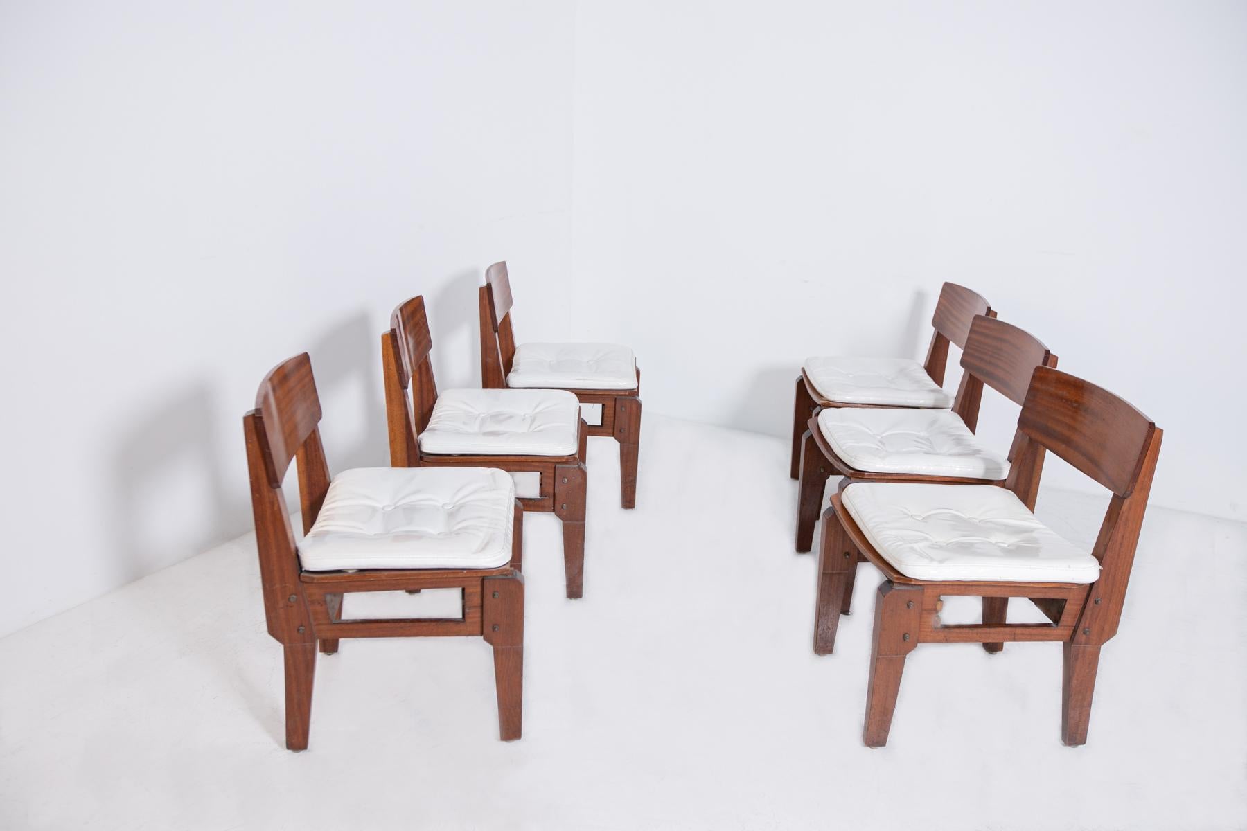 Set aus sechs italienischen Stühlen von Arch. Vito Sangirardi für Pallante-Geschäft, Bari (Stoff) im Angebot