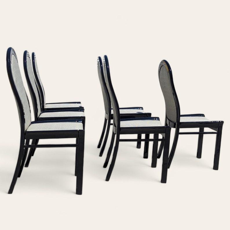 20ième siècle Ensemble de six chaises de salle à manger italiennes, laque noire, postmodernes, années 80, bois massif en vente