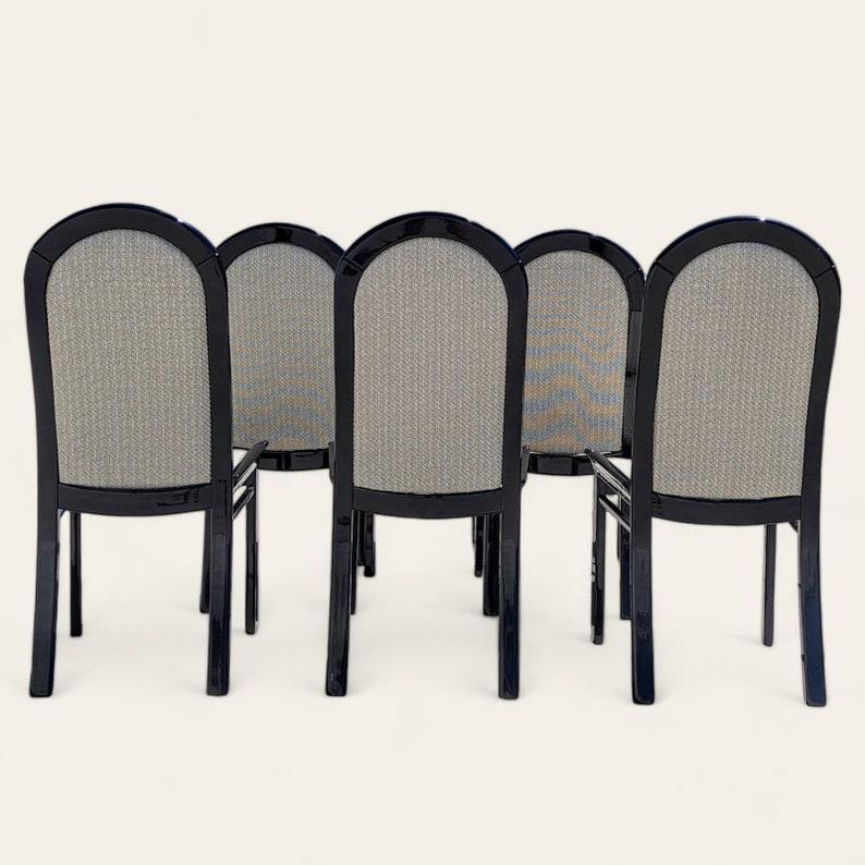 Bois Ensemble de six chaises de salle à manger italiennes, laque noire, postmodernes, années 80, bois massif en vente