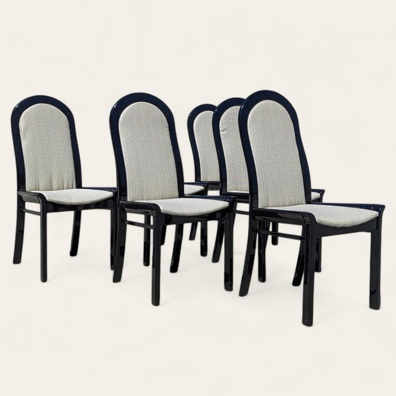 Ensemble de six chaises de salle à manger italiennes, laque noire, postmodernes, années 80, bois massif en vente 1