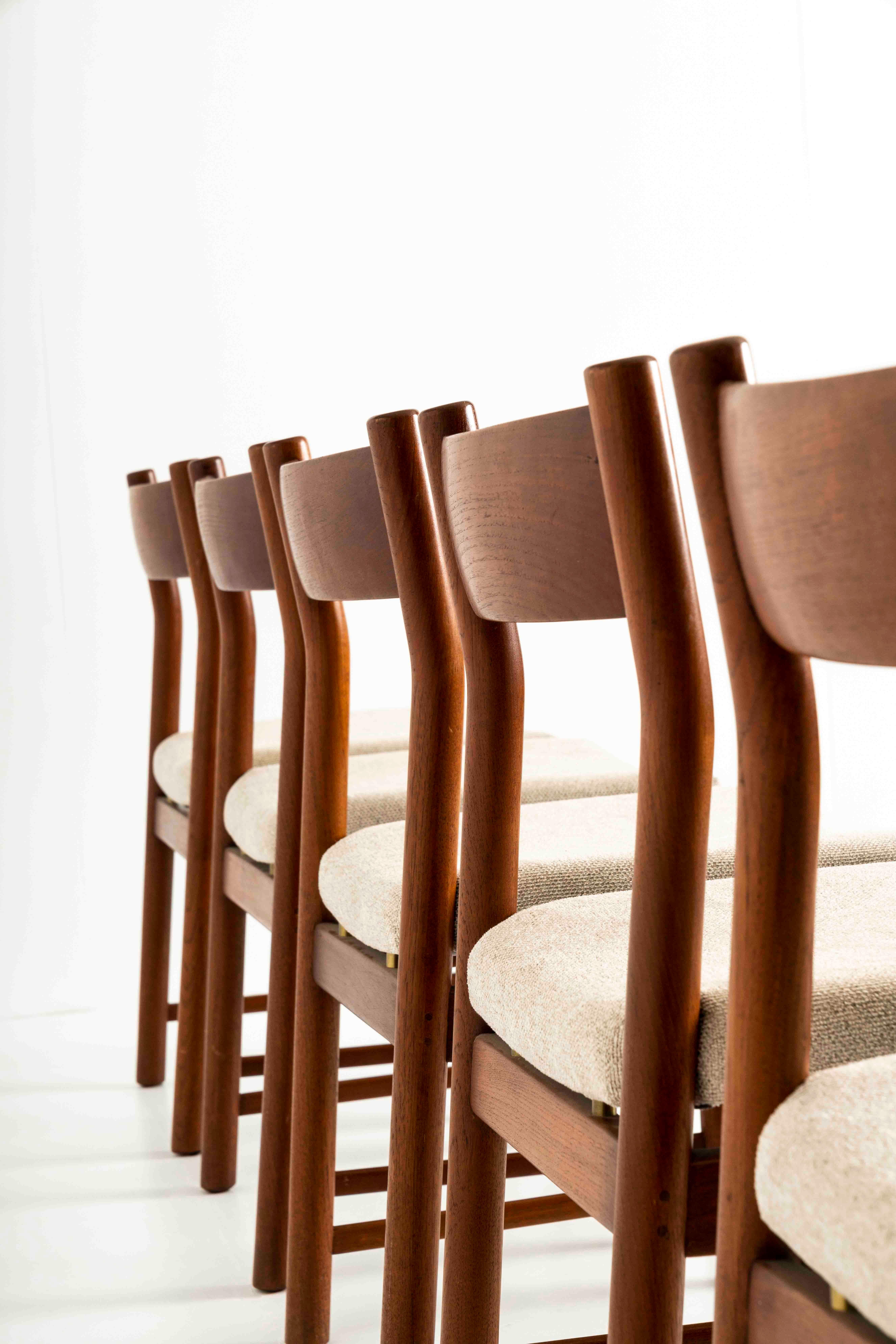 Set of Six Italian Dining Chairs in Teak and Brass by Ilmari Tapiovaara, 1960s In Good Condition In Hellouw, NL