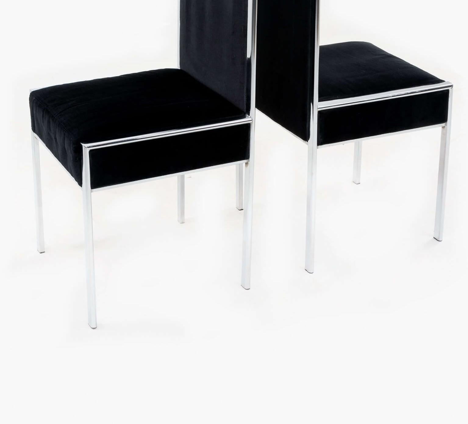 Set of Six Italian Dining Chairs with Chrome Frame and Black Velvet Upholstery Excellent état - En vente à Cheyenne, WY