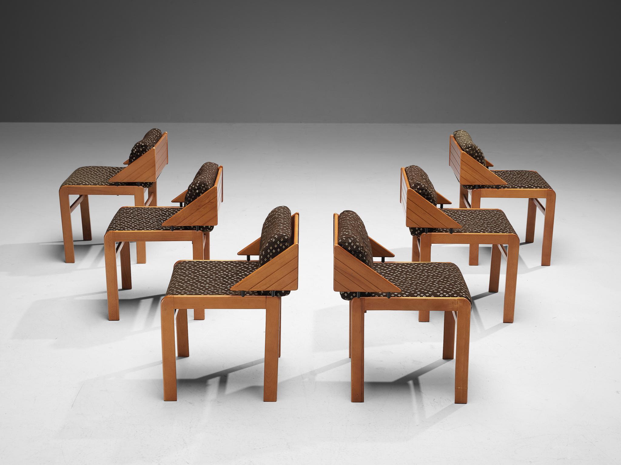 Set of six dining chairs, beech, fabric, Italy, 1980s

This playful set of six dining chairs are designed in the 1980s in Italy. These chairs are executed in beech wood and dark upholstery with a white detailed print. The backs have interesting thin