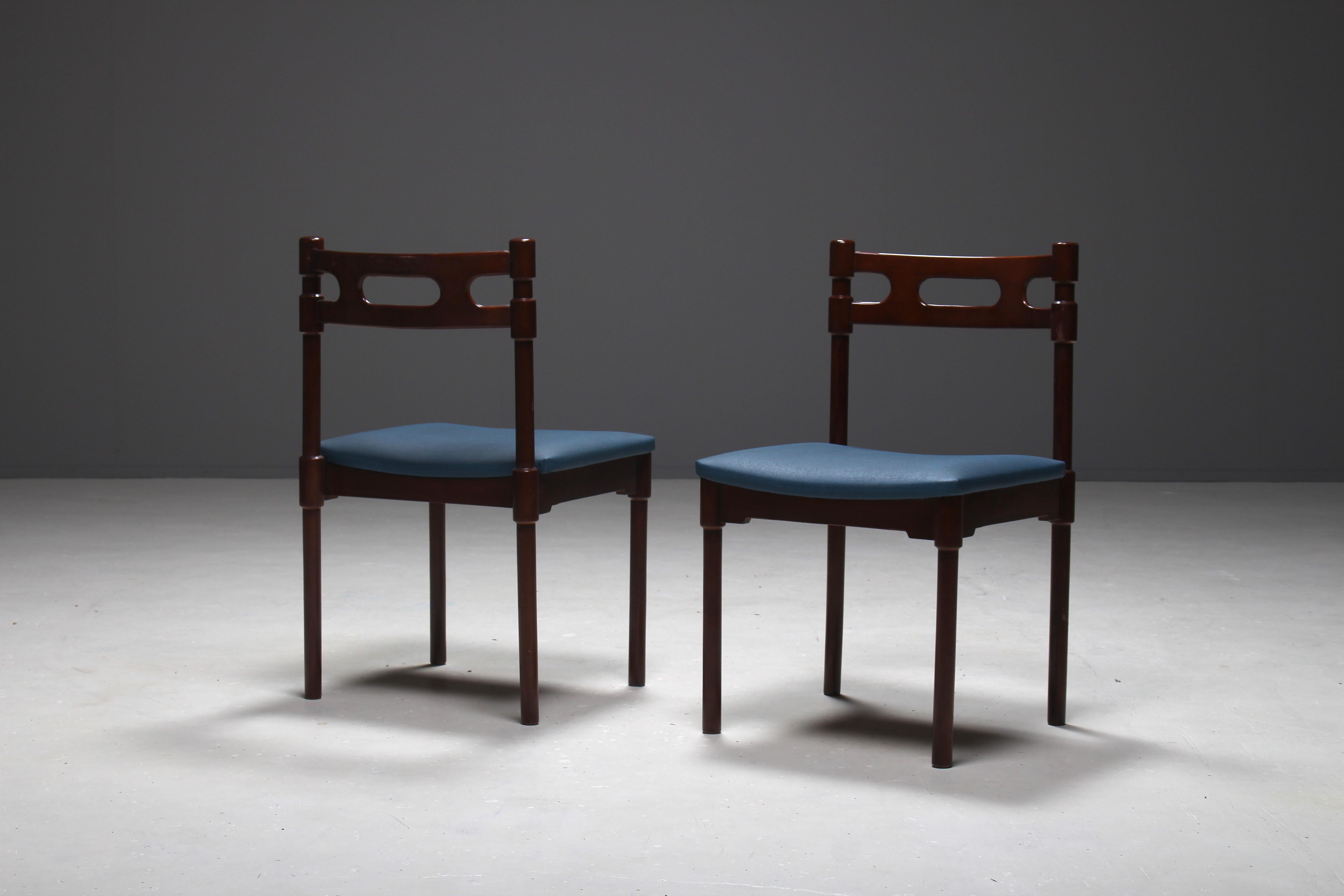 Mid-20th Century Set of Six Italian Gianfranco Frattini Style Walnut Dining Chairs, 1960s For Sale