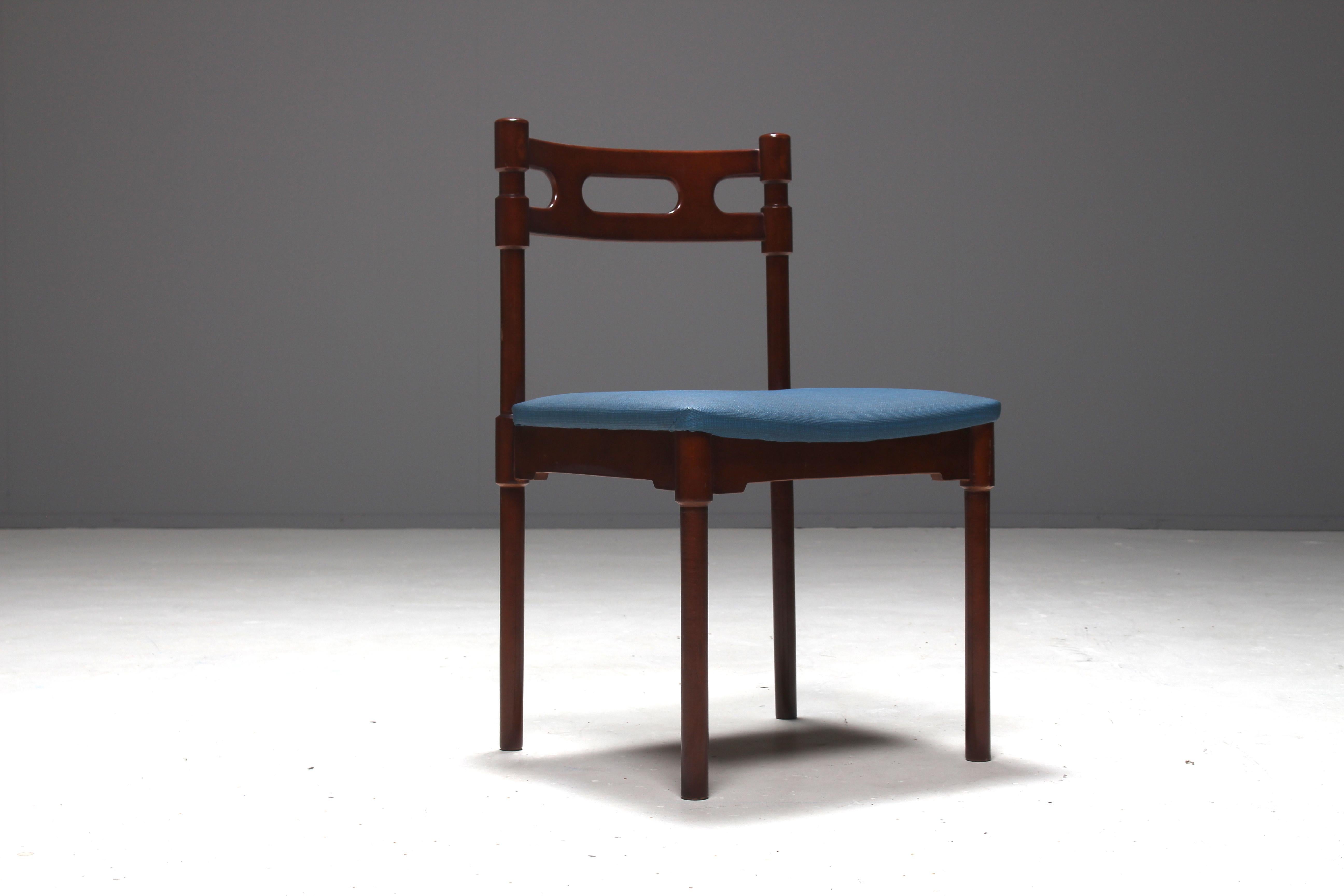 Set of Six Italian Gianfranco Frattini Style Walnut Dining Chairs, 1960s For Sale 1