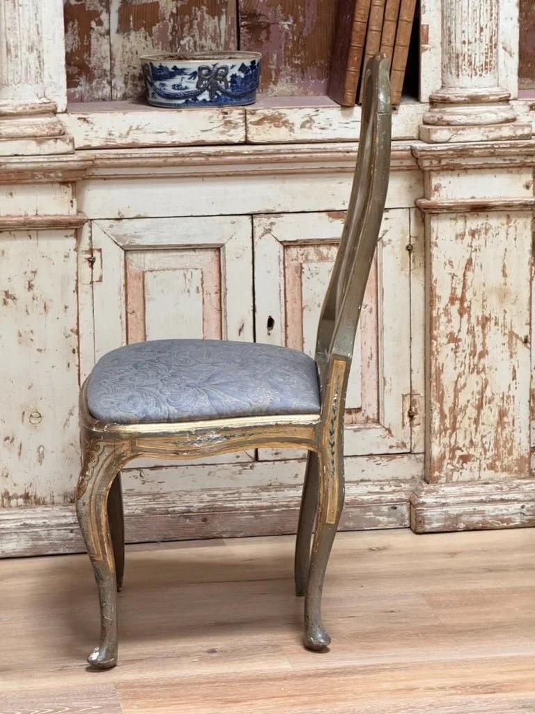 Set of Six Italian Lacquered Rococo Dining Chairs, 18th Century 1