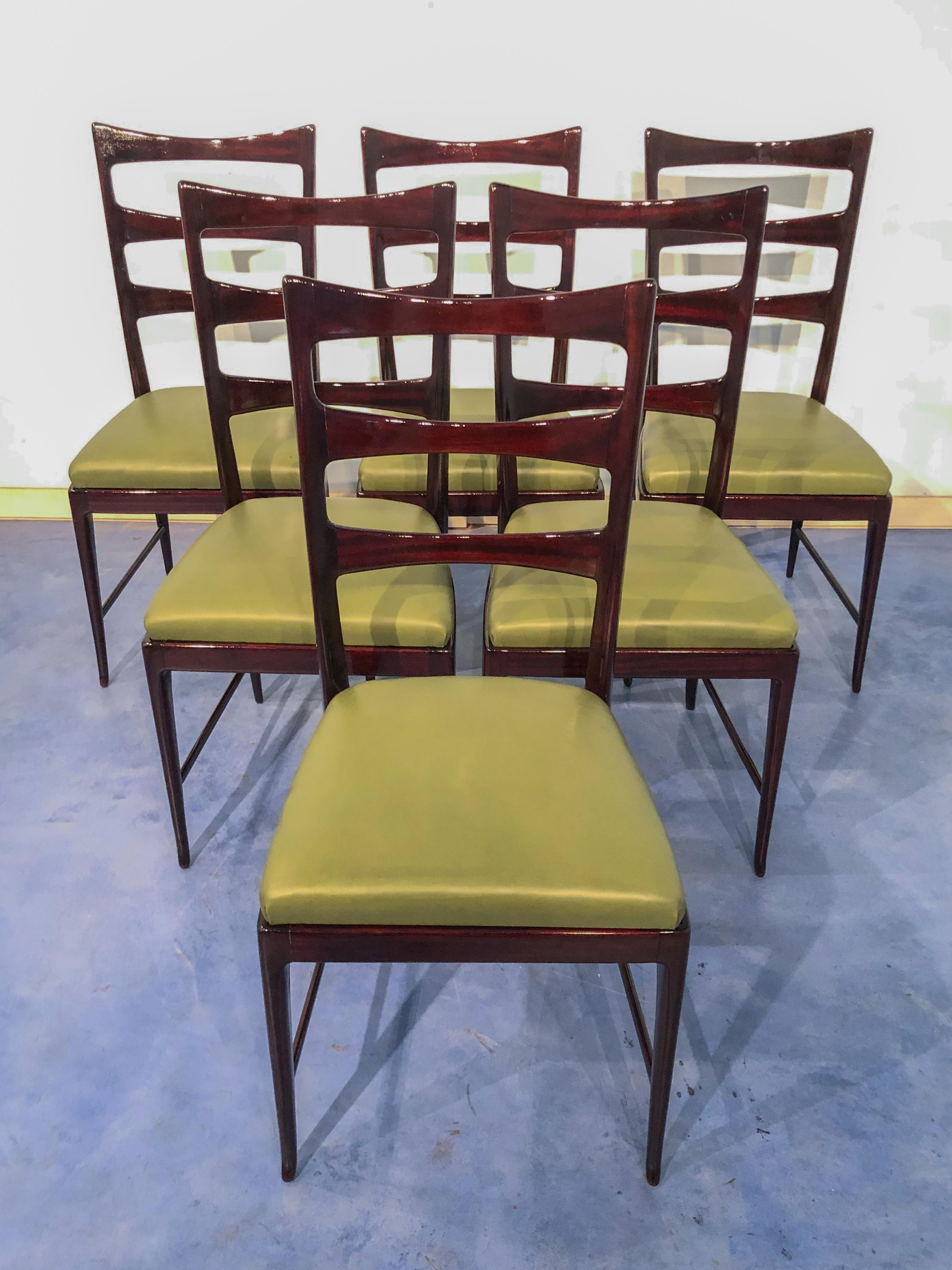 Mid-Century Modern Ensemble de six chaises de salle à manger italiennes en acajou du milieu du siècle dernier par Vittorio Dassi en vente
