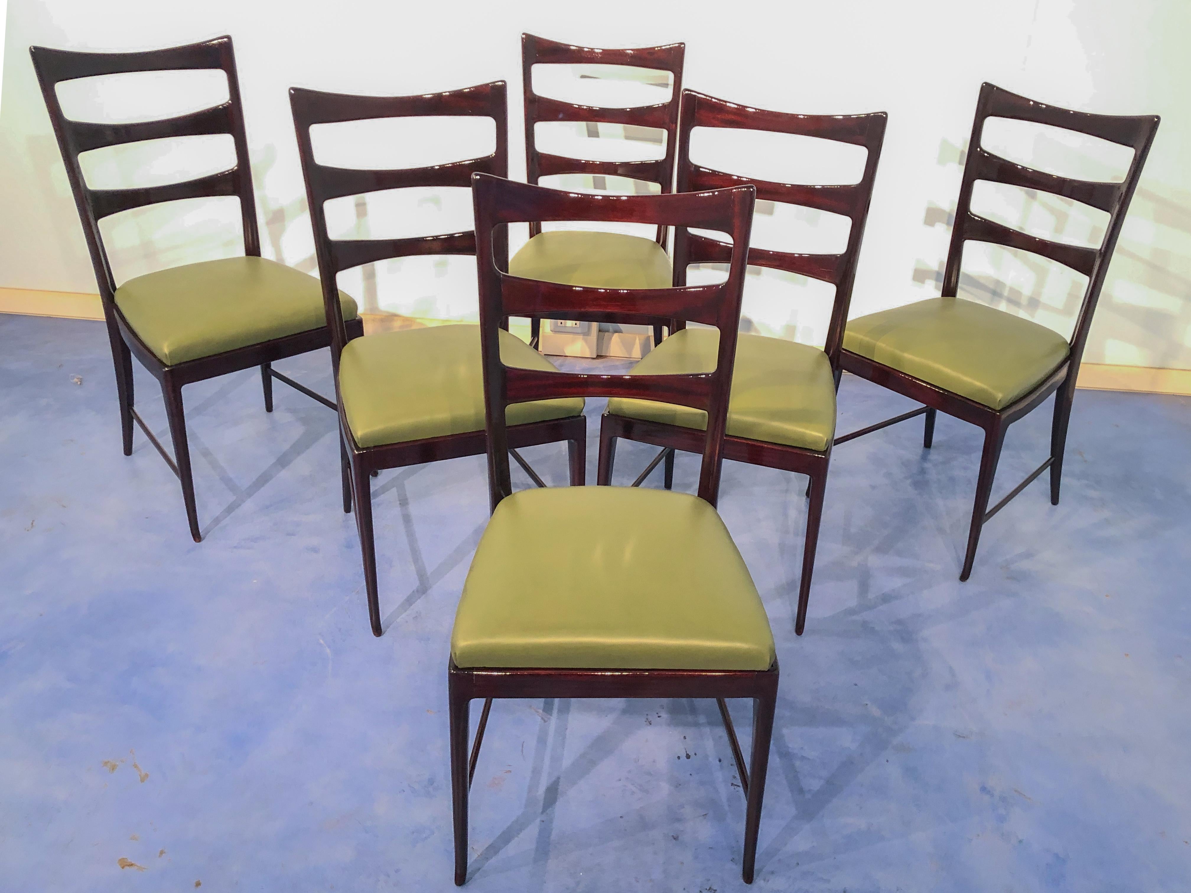 Set of Six Italian Mid Century Dining Room Mahogany Chairs by Vittorio Dassi In Good Condition For Sale In Traversetolo, IT