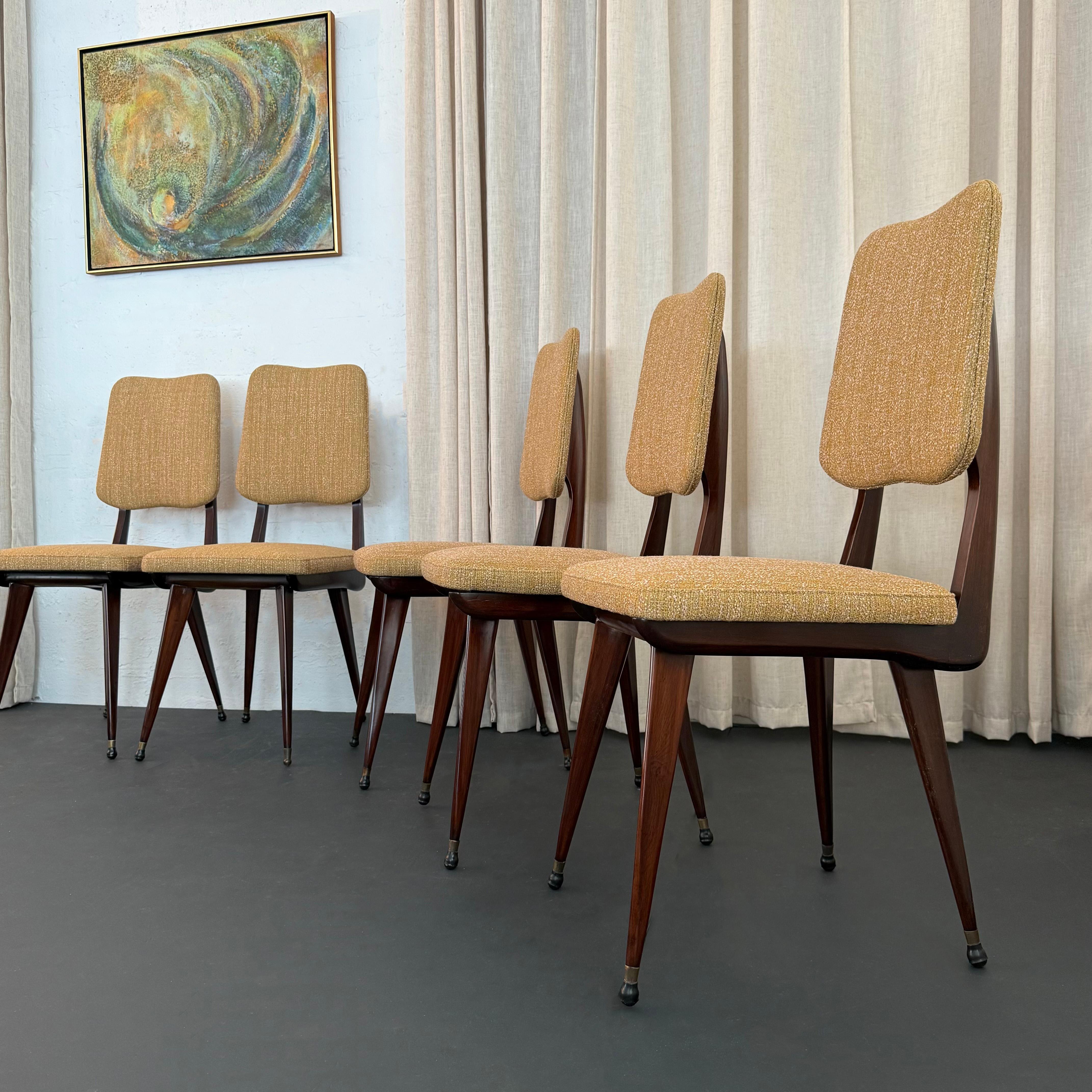 Ensemble de six chaises de salle à manger italiennes en acajou, modernes du milieu du siècle dernier en vente 3