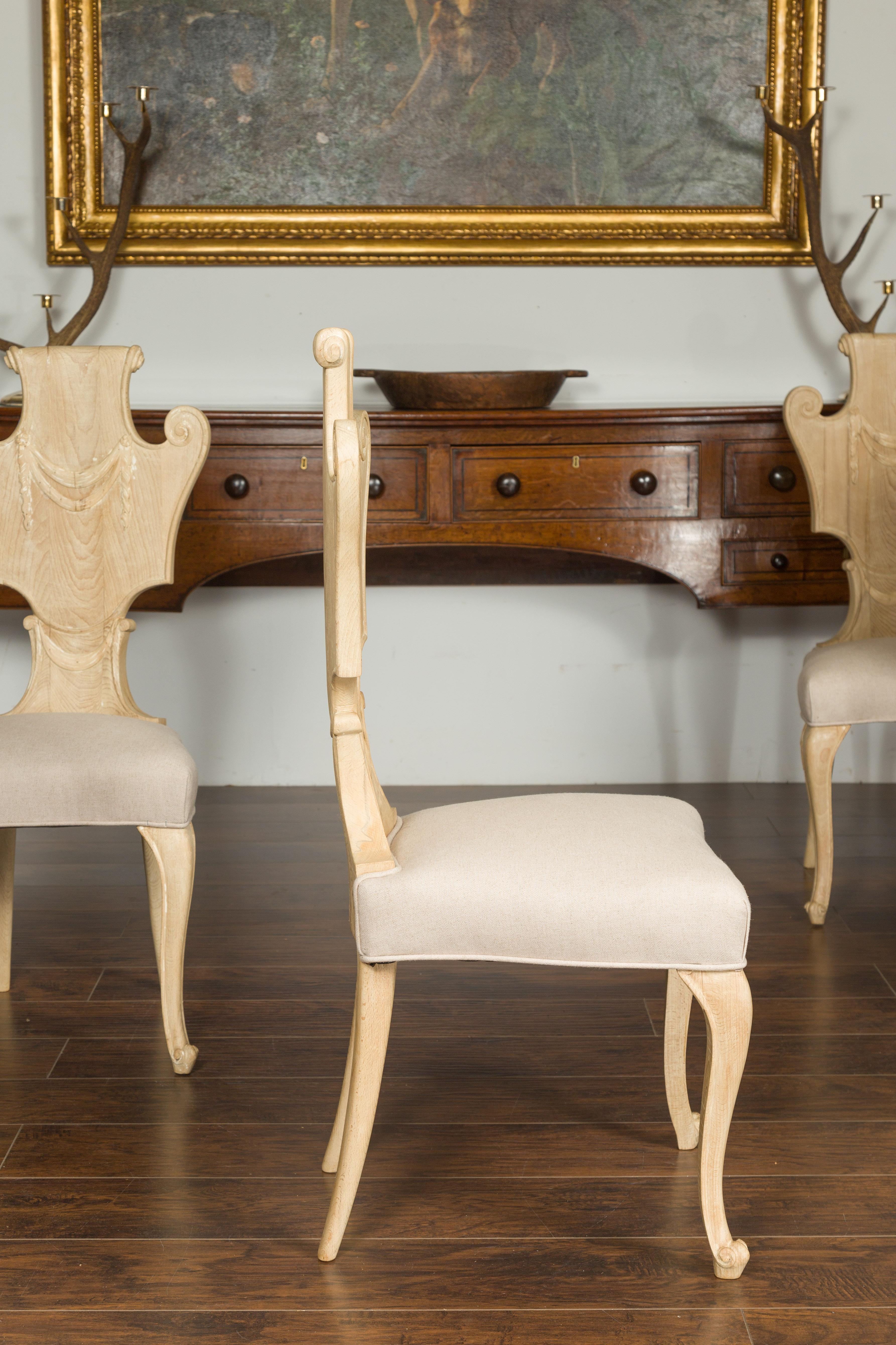 Set of Six Italian Midcentury Bleached Walnut Dining Room Chairs with Scrolls For Sale 3