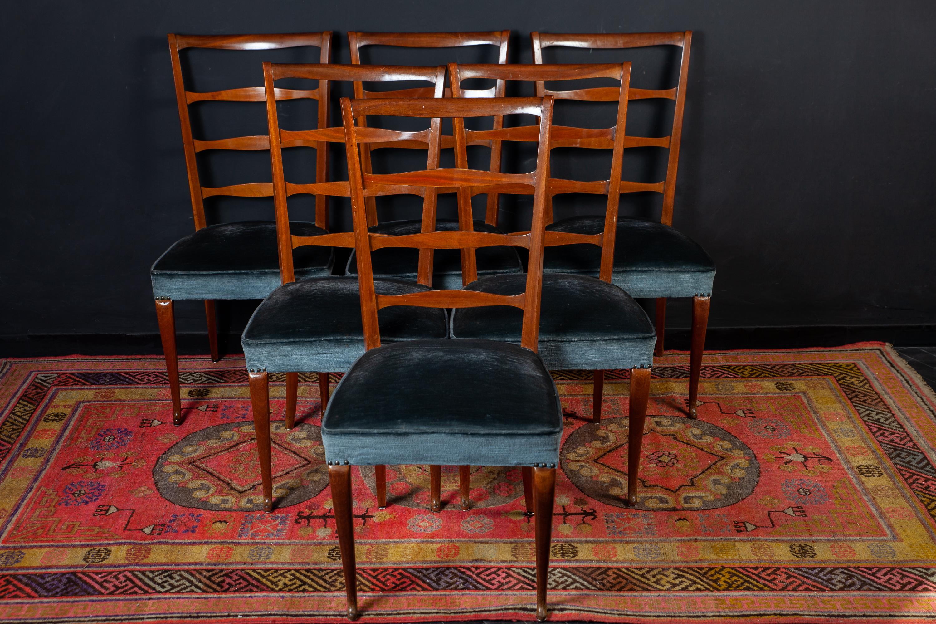 Paolo Buffa midcentury blue velvet and wood Italian dining chairs, 1950

A fine set of six Italian midcentury dining chairs with original blue velvet upholstery in a very good vintage condition.
Elegant design by Paolo Buffa, 1950.