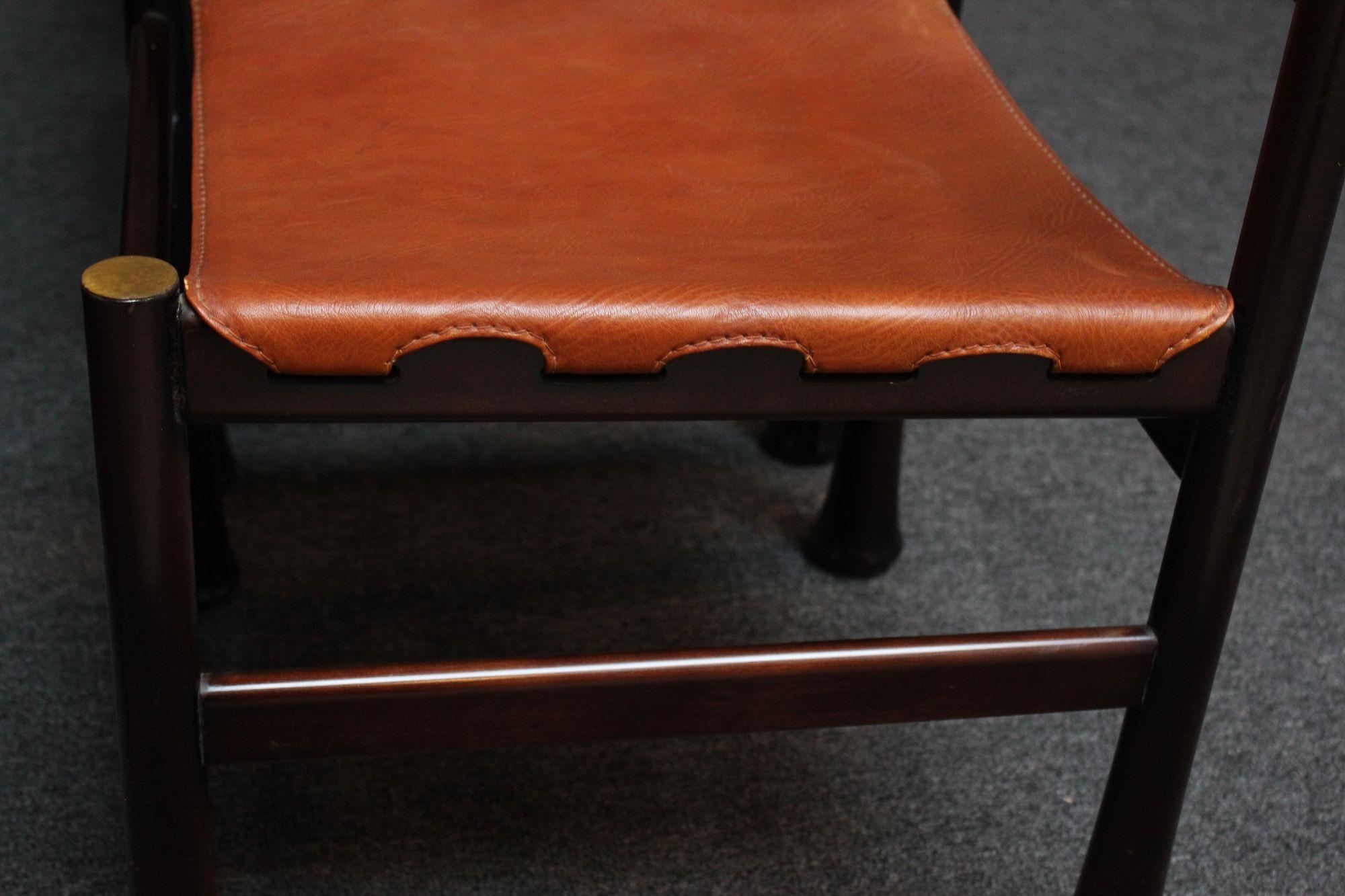 Ensemble de six chaises de salle à manger modernes italiennes en bois de rose et cuir de Luciano Frigerio en vente 9