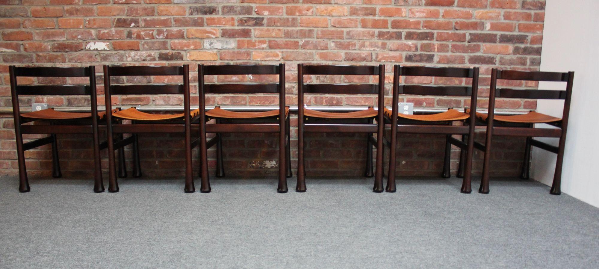Fin du 20e siècle Ensemble de six chaises de salle à manger modernes italiennes en bois de rose et cuir de Luciano Frigerio en vente