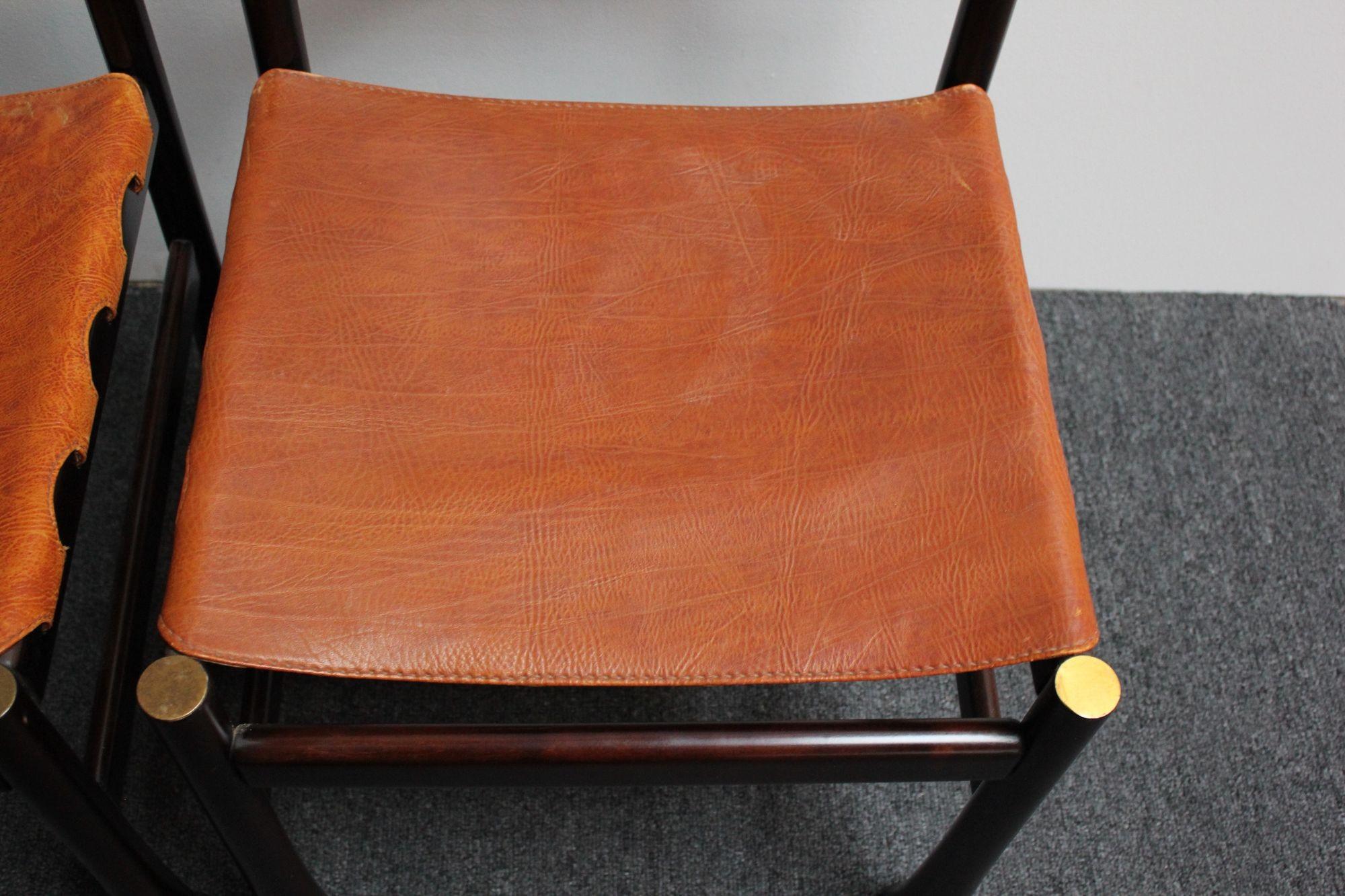 Ensemble de six chaises de salle à manger modernes italiennes en bois de rose et cuir de Luciano Frigerio en vente 3