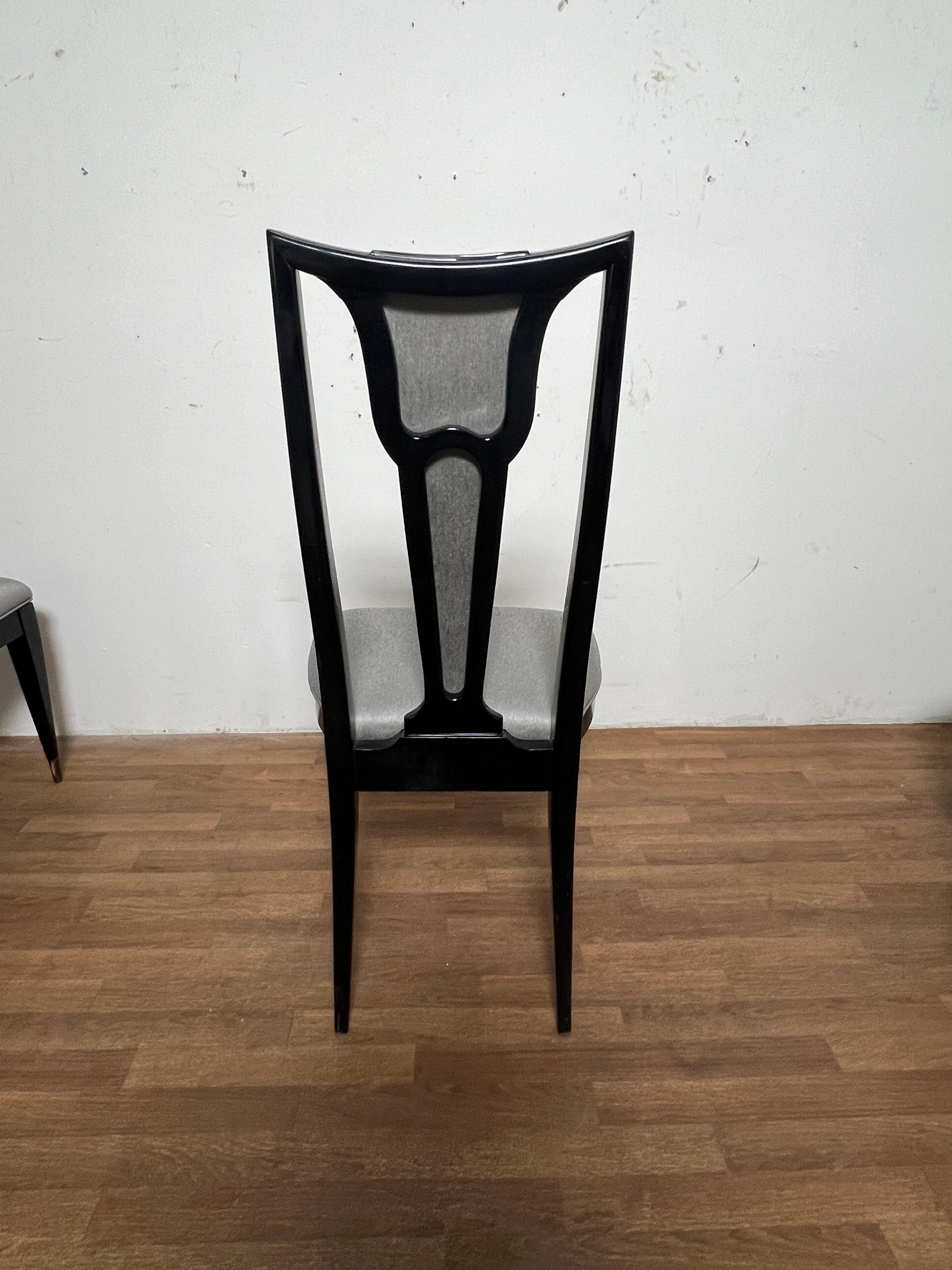 Satz von sechs Esszimmerstühlen im modernen italienischen Stil von Ryan Korban Interior im Angebot 2