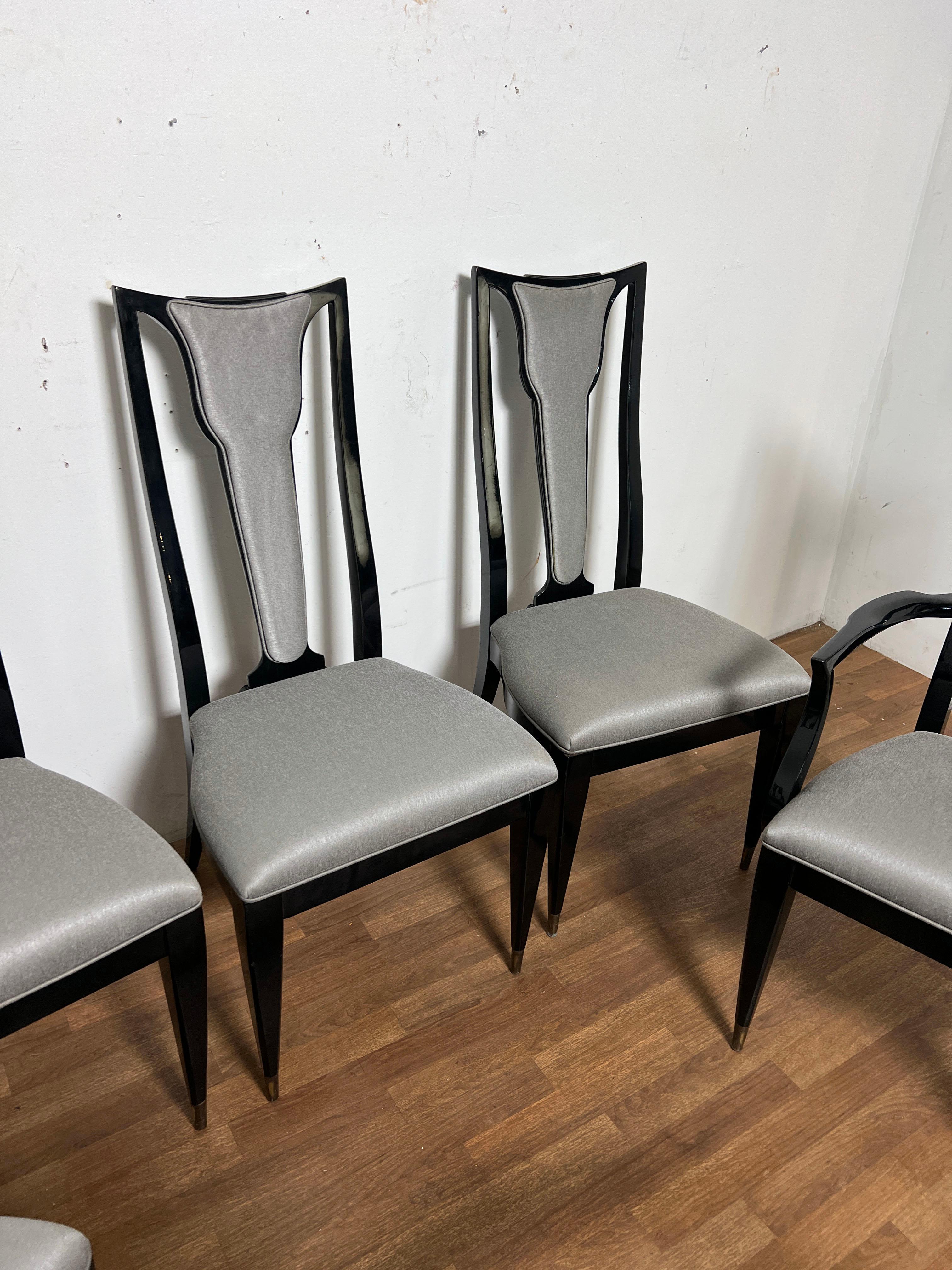 Satz von sechs Esszimmerstühlen im modernen italienischen Stil von Ryan Korban Interior im Angebot 1