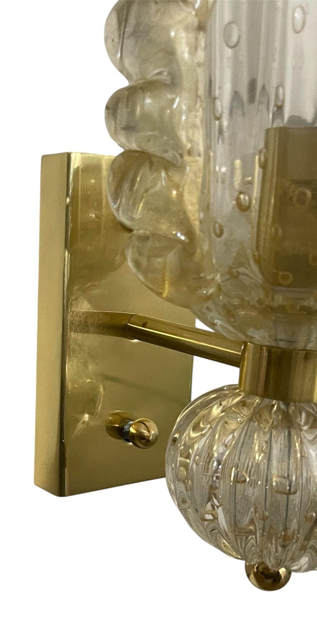 Satz von sechs italienischen modernistischen Murano-Glas-Wandleuchtern mit gerafftem Detail und Goldfleck (21. Jahrhundert und zeitgenössisch) im Angebot