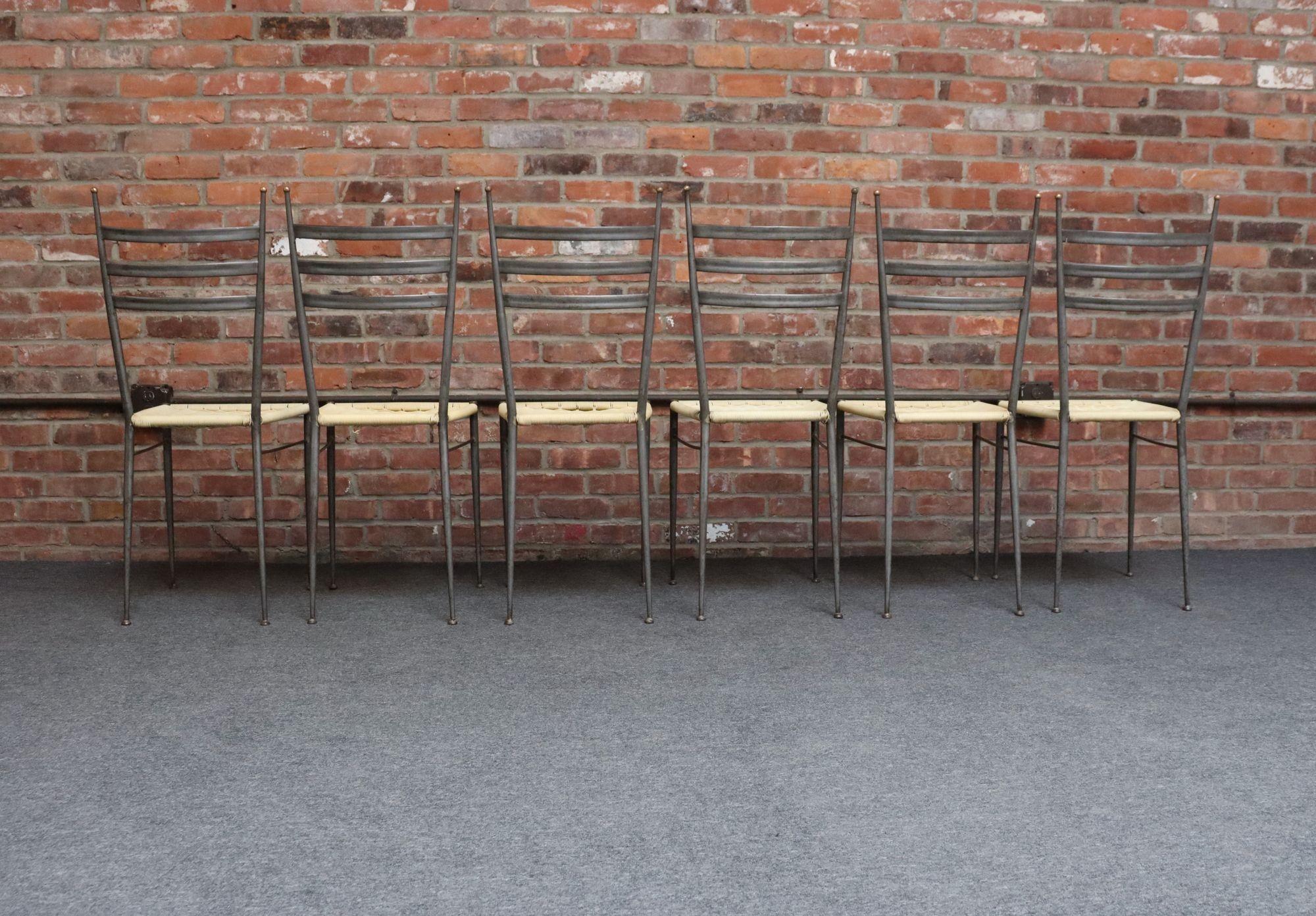 Tissage Ensemble de six chaises de salle à manger italiennes modernistes en acier et laiton d'après Gio Ponti en vente