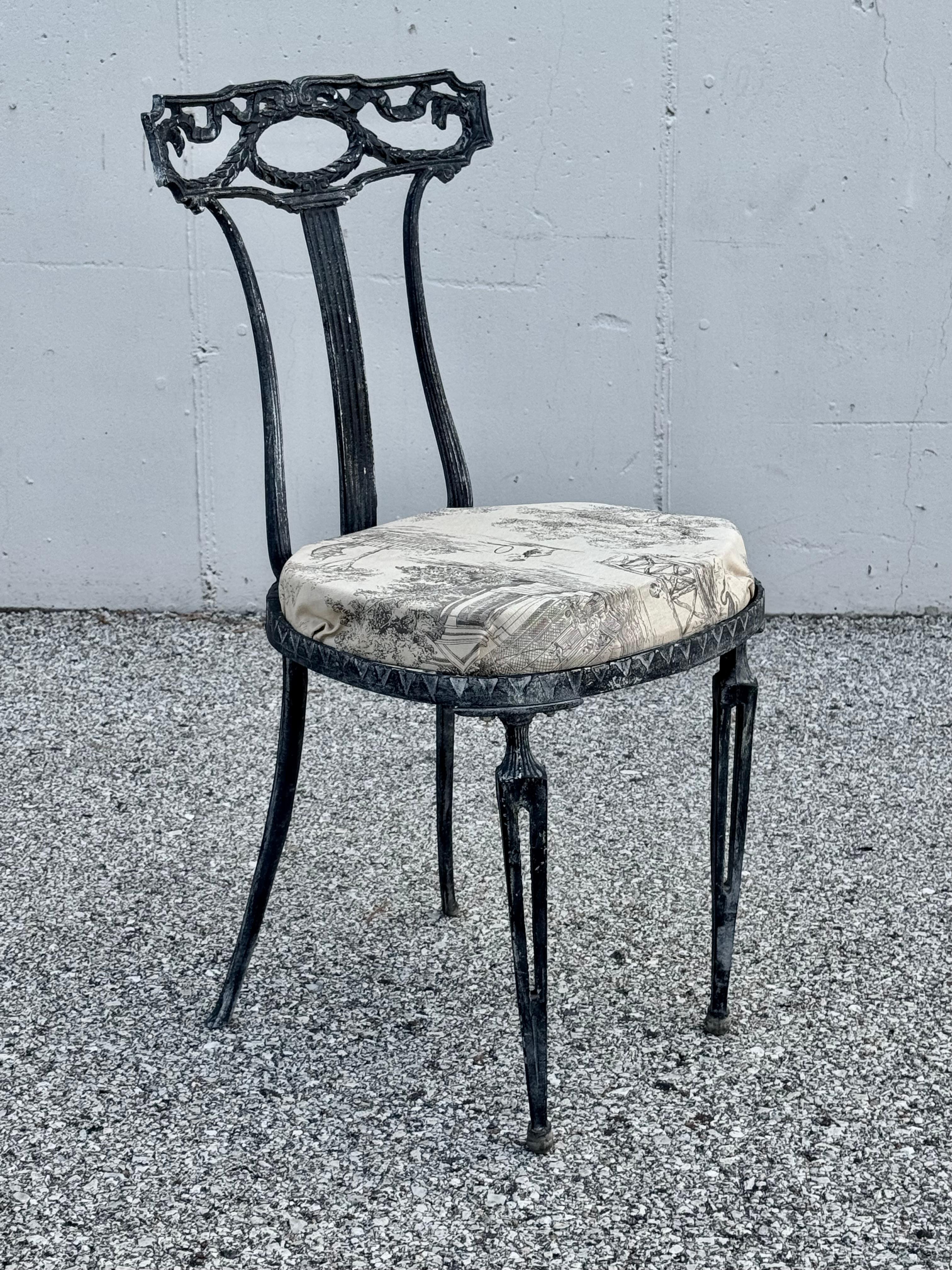 Set of Six Italian Neo-Classical Style Patio or Garden Dining Chairs by Palladio For Sale 5