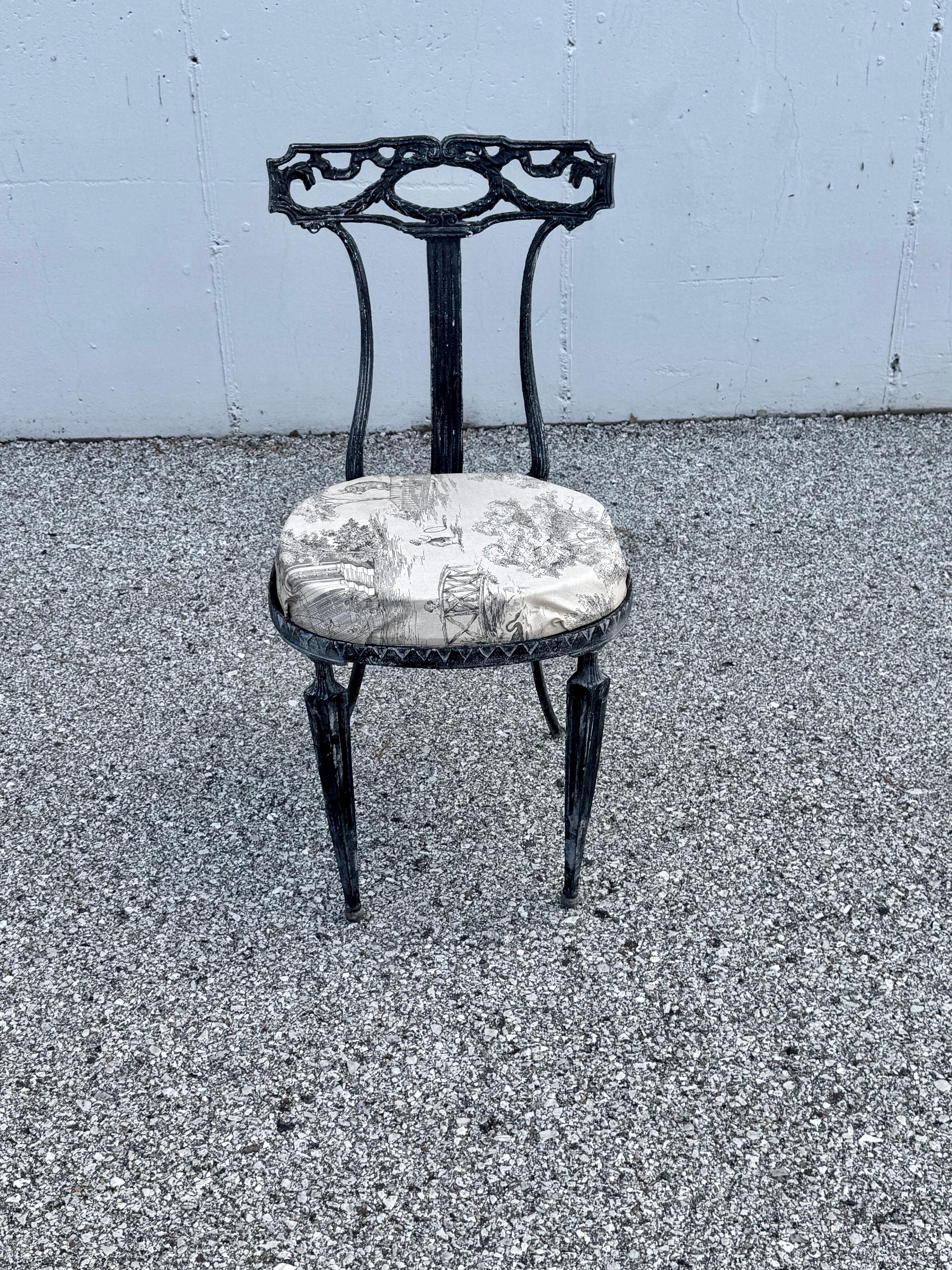 Aluminum Set of Six Italian Neo-Classical Style Patio or Garden Dining Chairs by Palladio For Sale