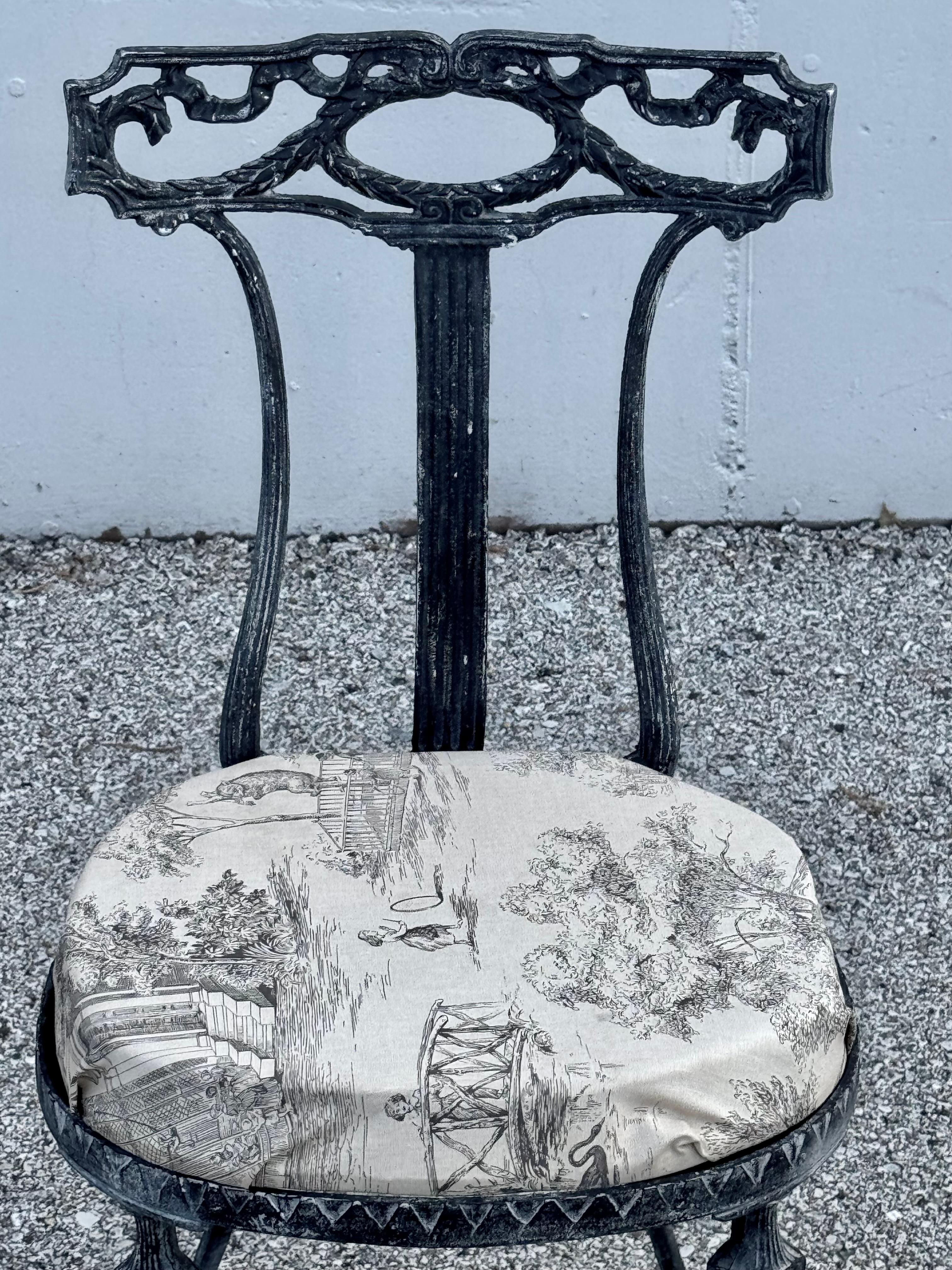 Set of Six Italian Neo-Classical Style Patio or Garden Dining Chairs by Palladio For Sale 1