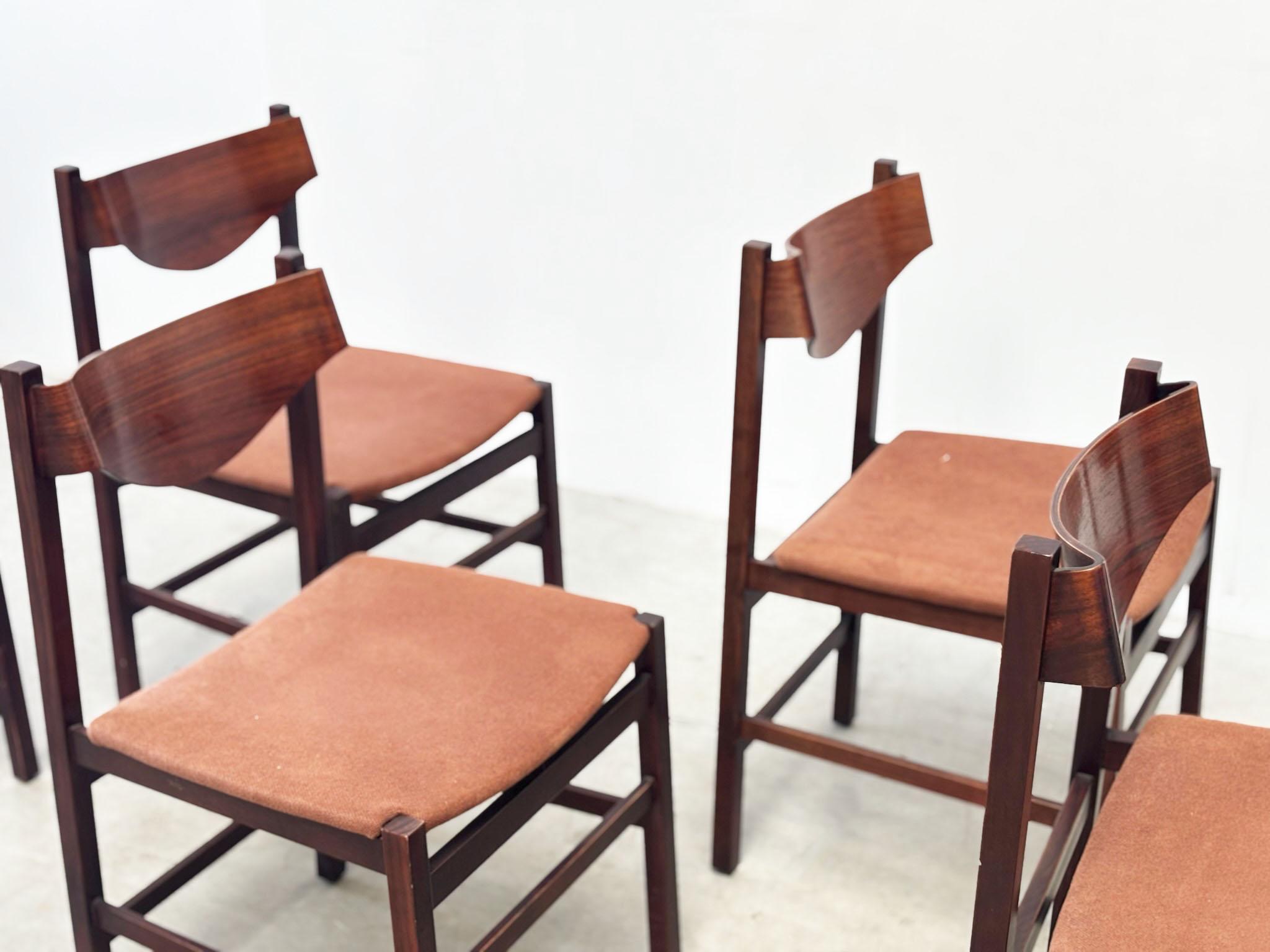 Legno Set di sei sedie da pranzo in palissandro italiano in vendita