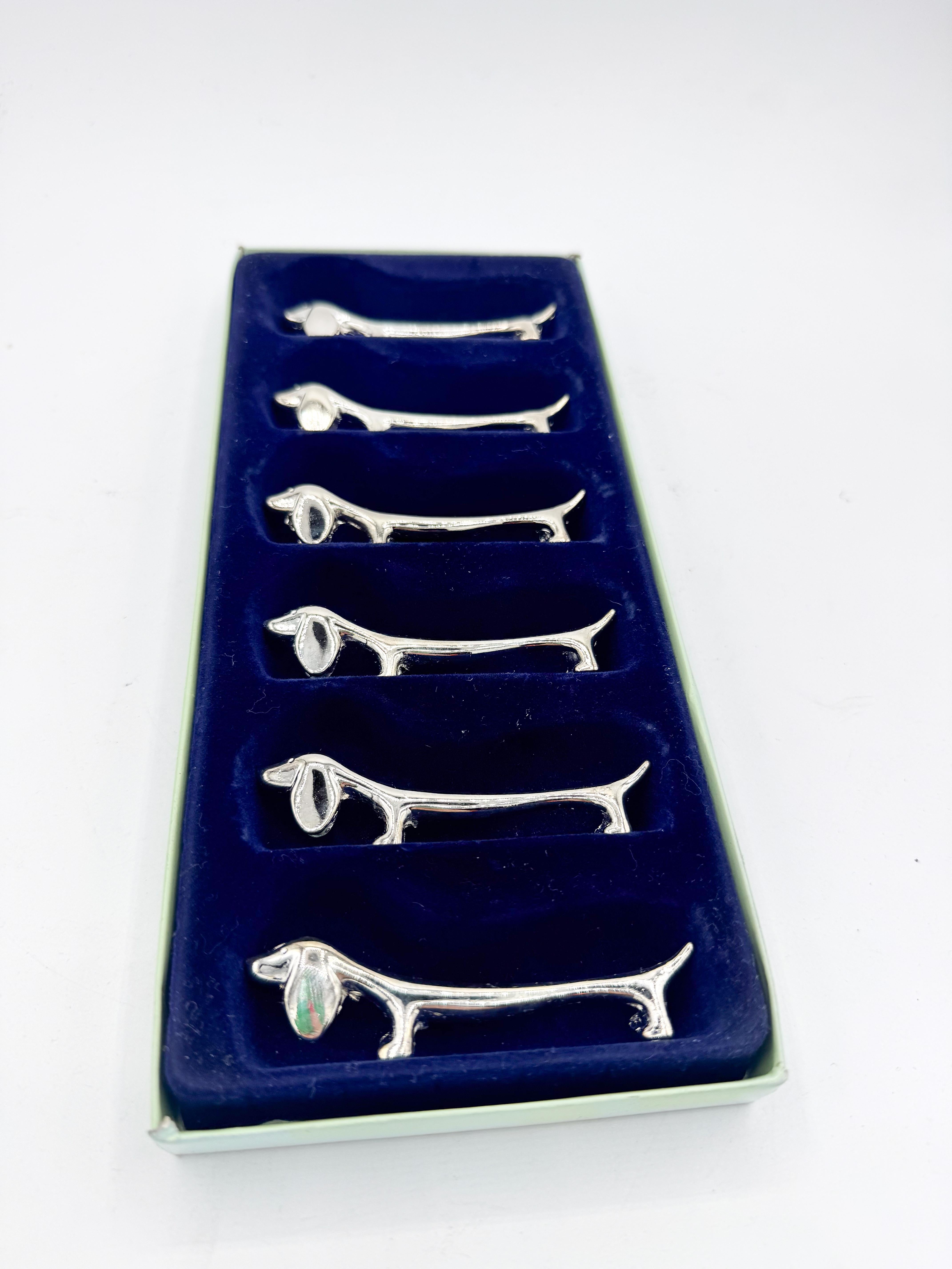 Satz von sechs italienischen versilberten Dackelhund-Messerhalterungen mit Originalbox im Angebot 3