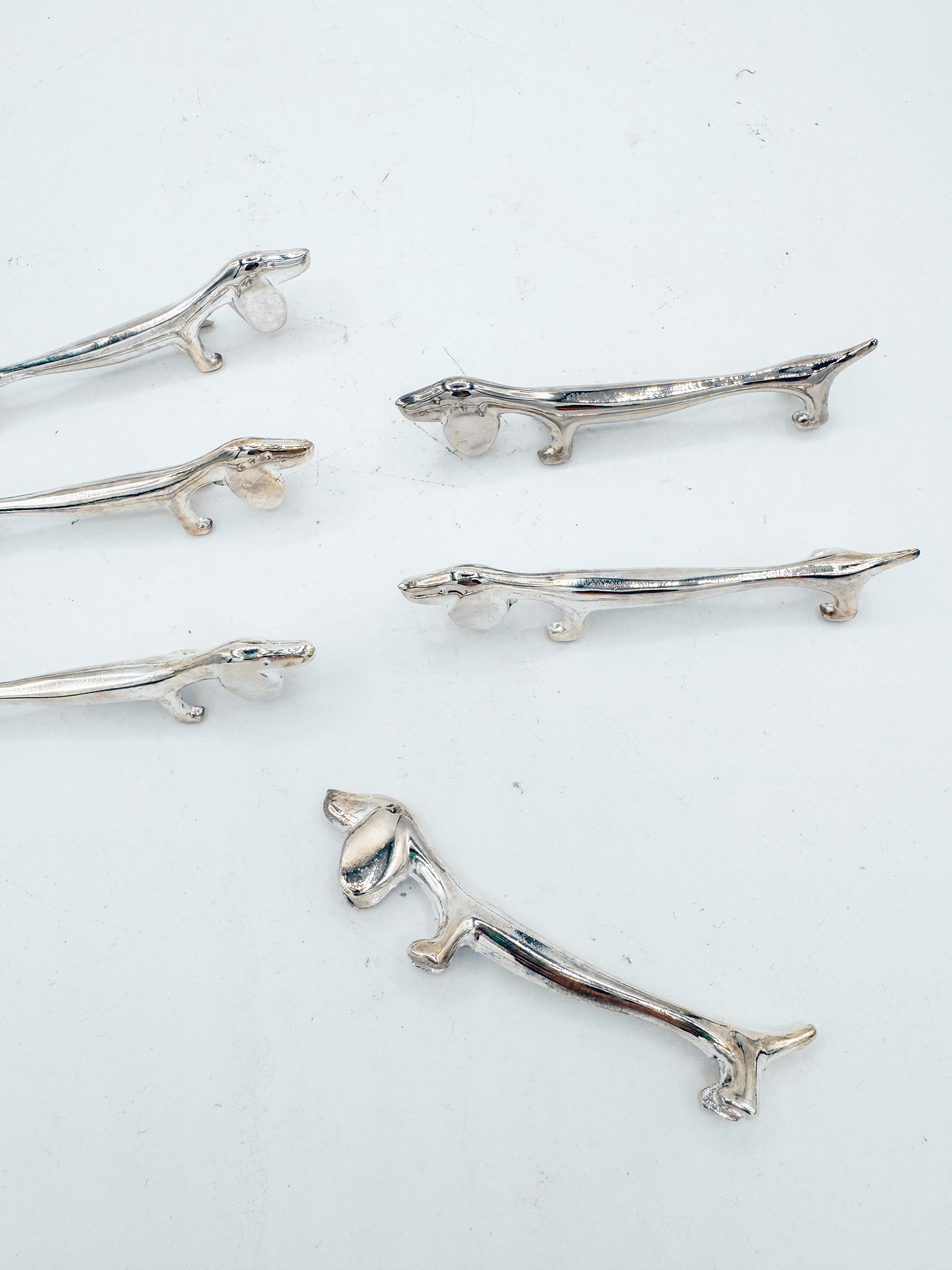 Satz von sechs italienischen versilberten Dackelhund-Messerhalterungen mit Originalbox im Zustand „Gut“ im Angebot in Toronto, CA