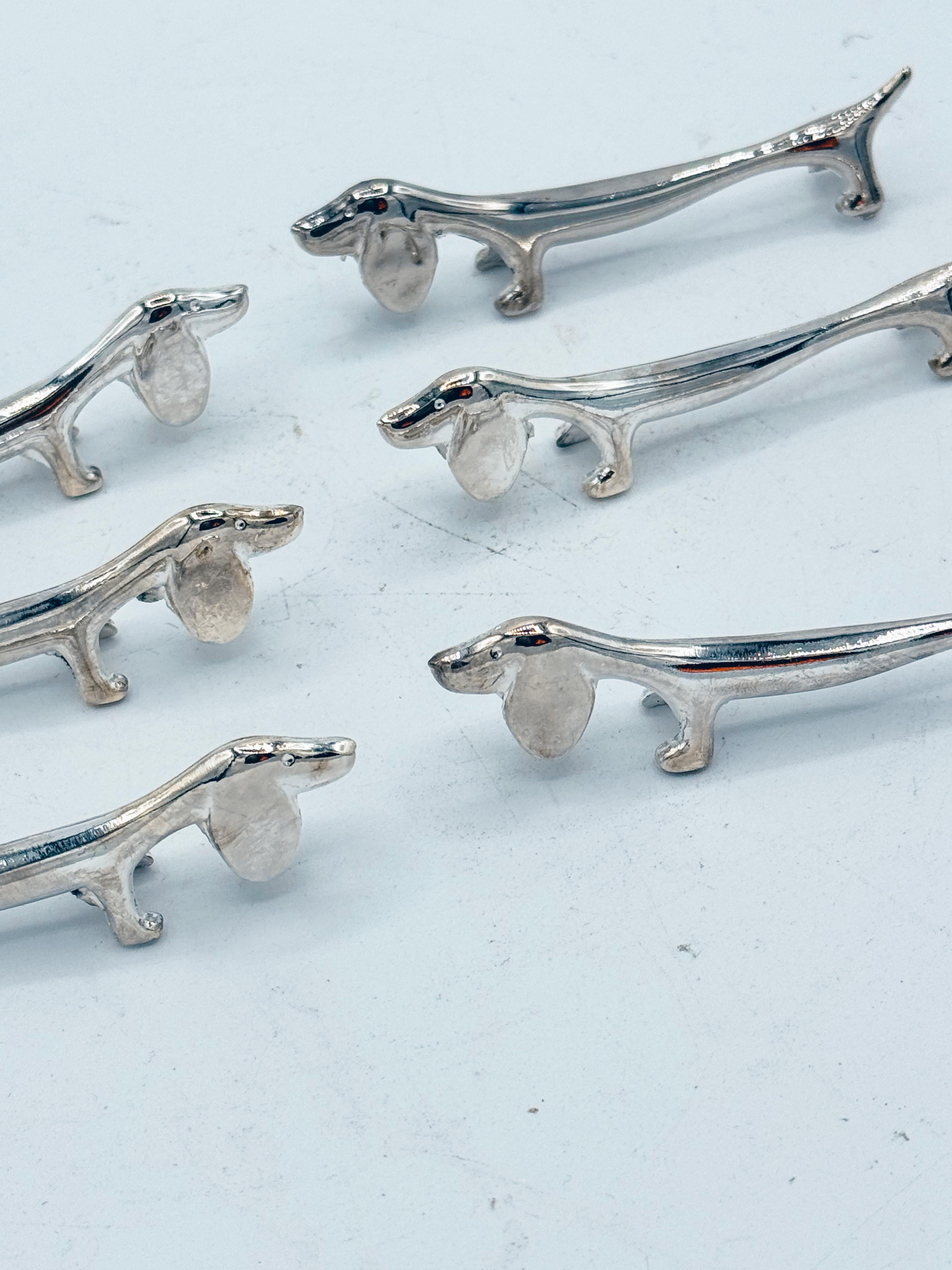 Satz von sechs italienischen versilberten Dackelhund-Messerhalterungen mit Originalbox im Angebot 1