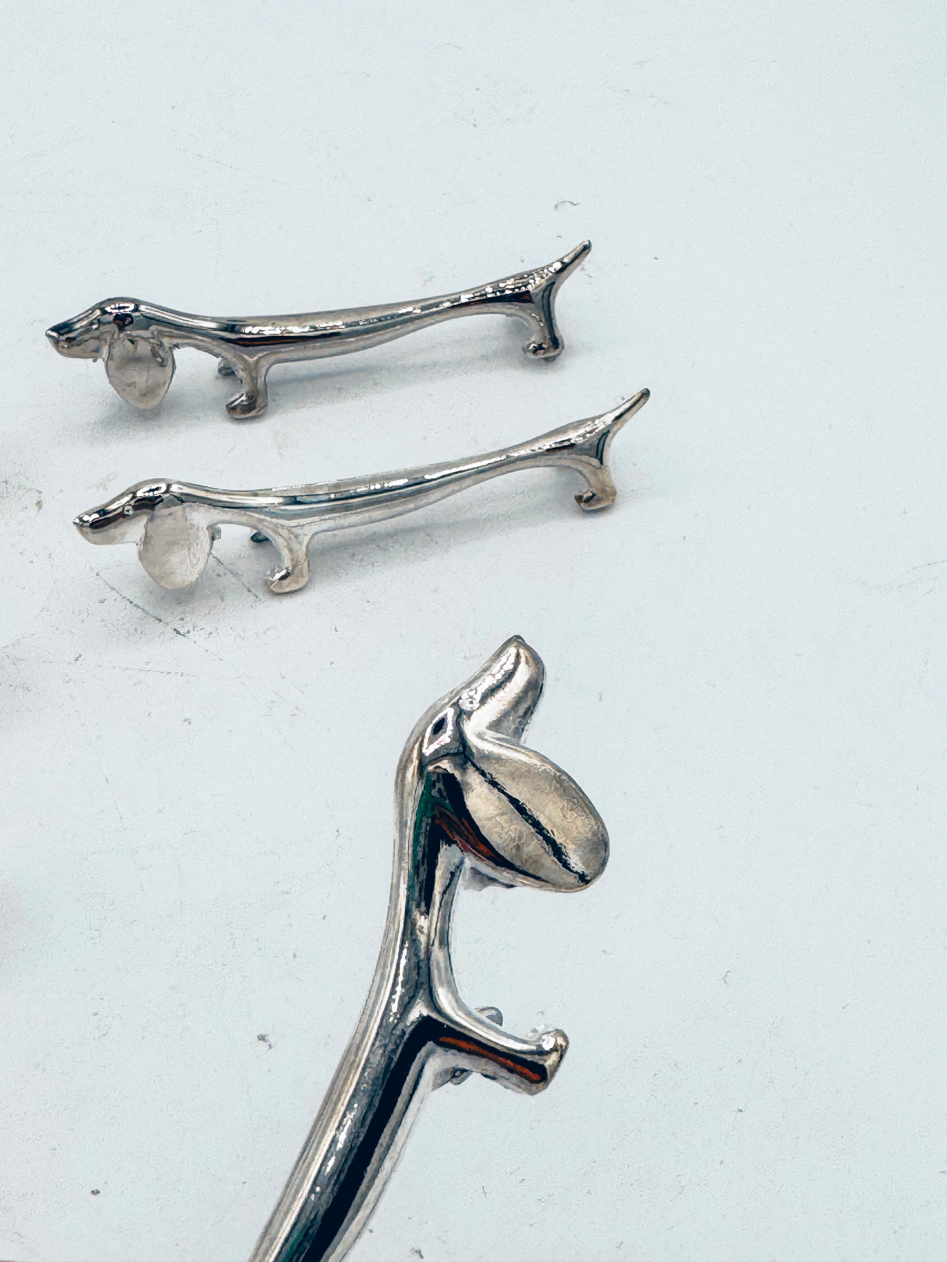 Satz von sechs italienischen versilberten Dackelhund-Messerhalterungen mit Originalbox im Angebot 2