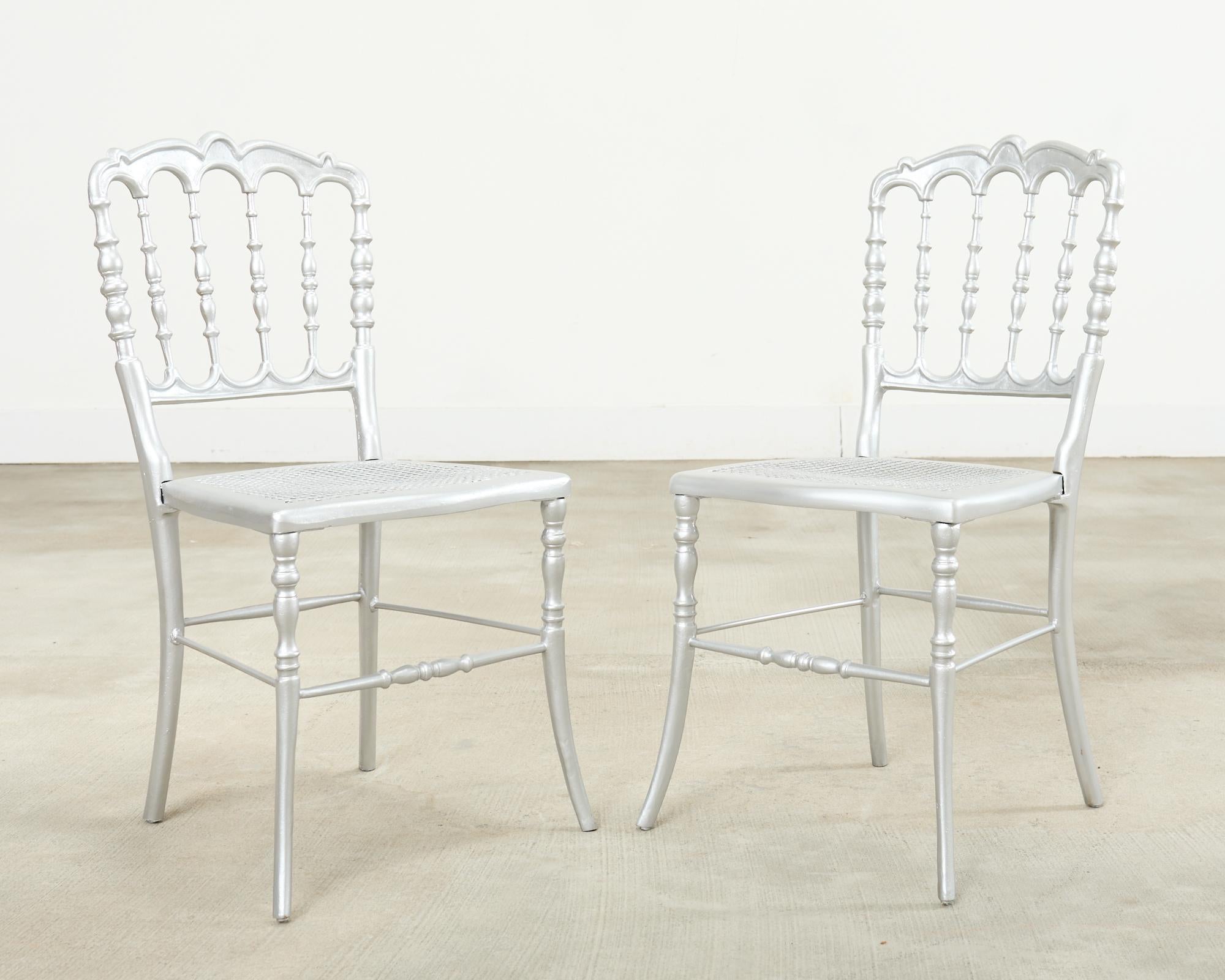 XX secolo Set di sei sedie da pranzo italiane in ferro argentato Chiavari in vendita