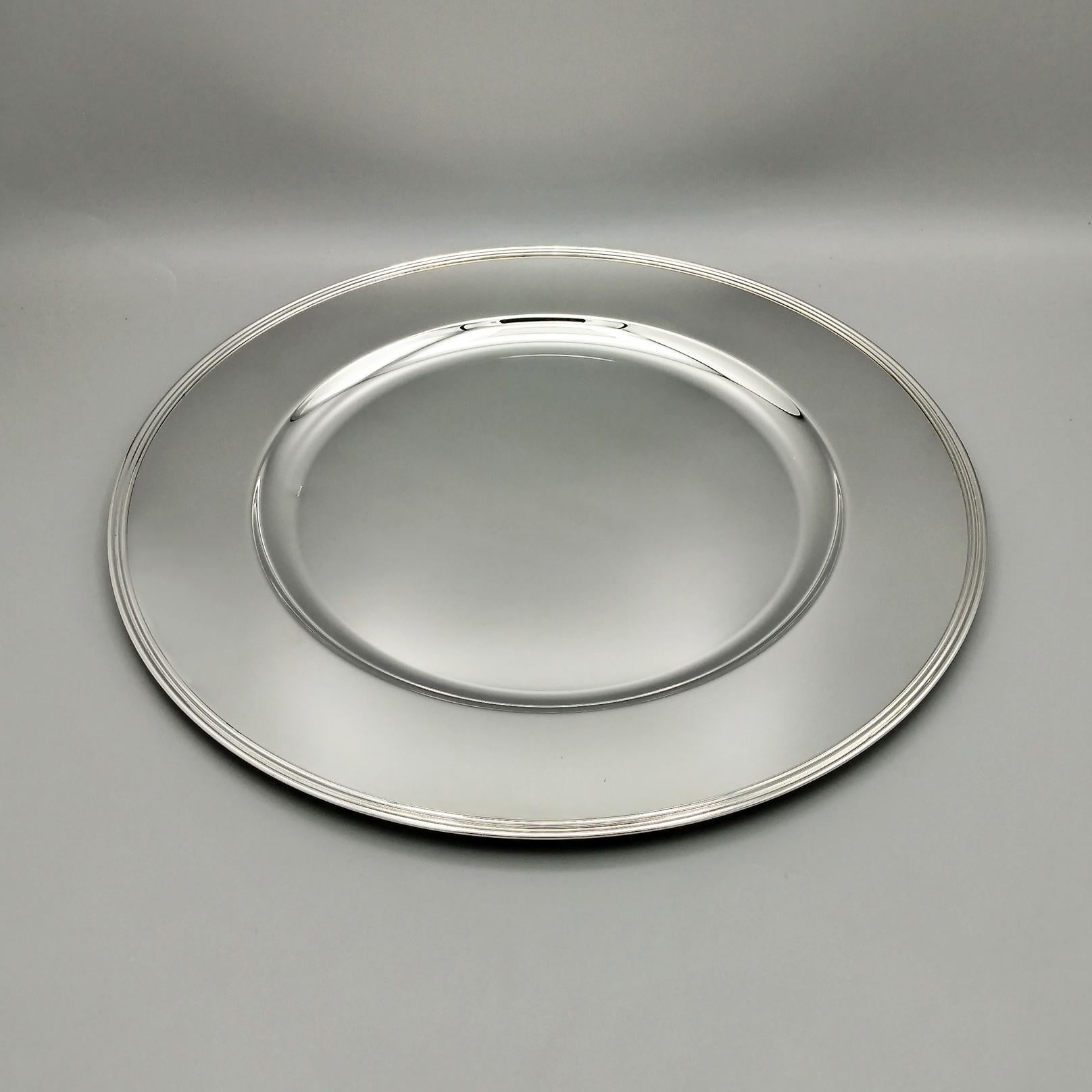 Set of six charger plates in solid 800 Italian silver.
Round in shape and with a diameter of 11.81 in., they have a total weight of 2680 grams.
Made in Padua - Italy by the silverware factory M & M for ARVAL ARGENTI VALENZA5360