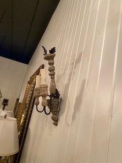 Ensemble de six appliques de style italien à deux bras en bois sculpté et en fer