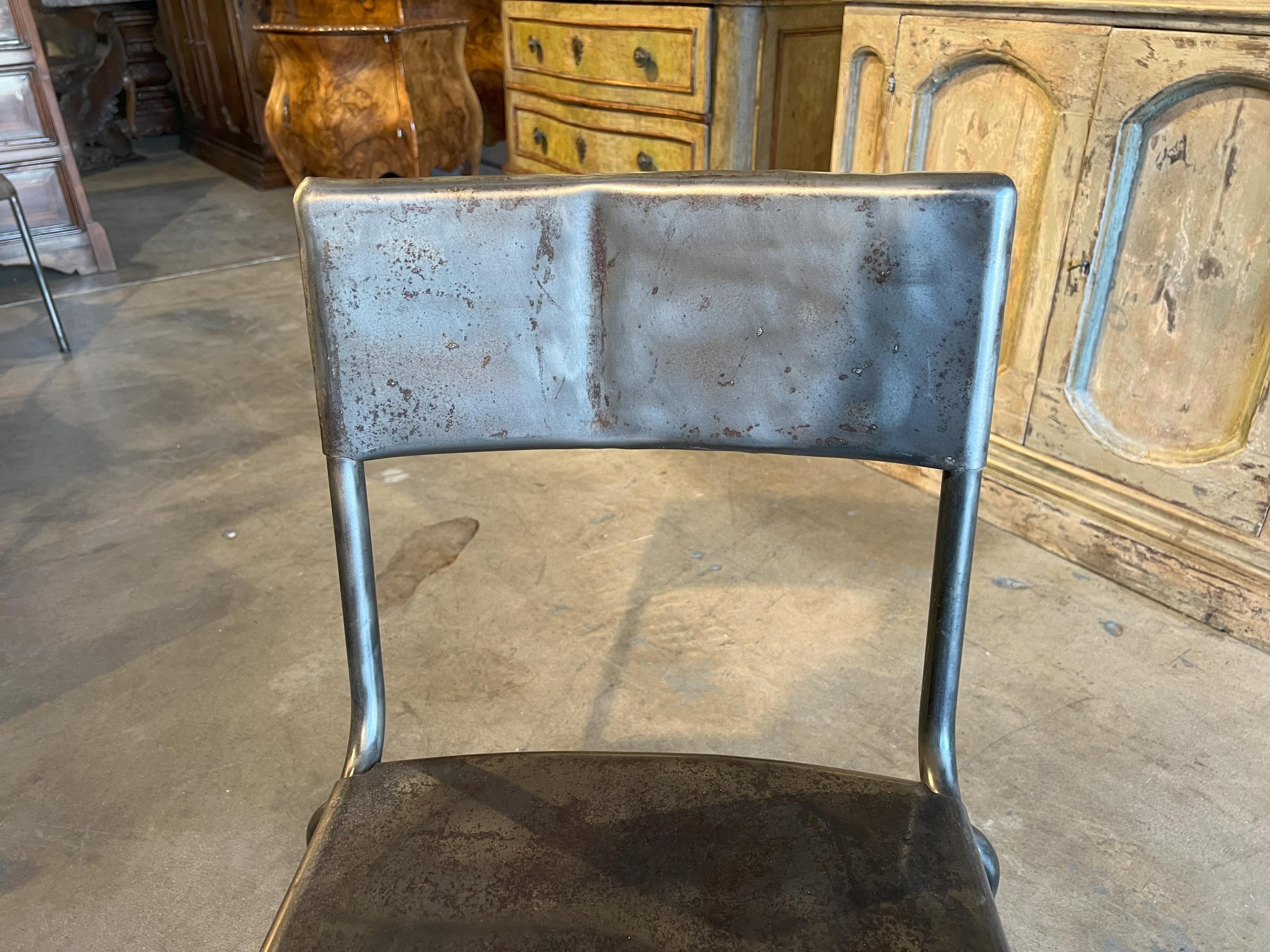 Ensemble de six chaises italiennes vintage en métal en vente 9