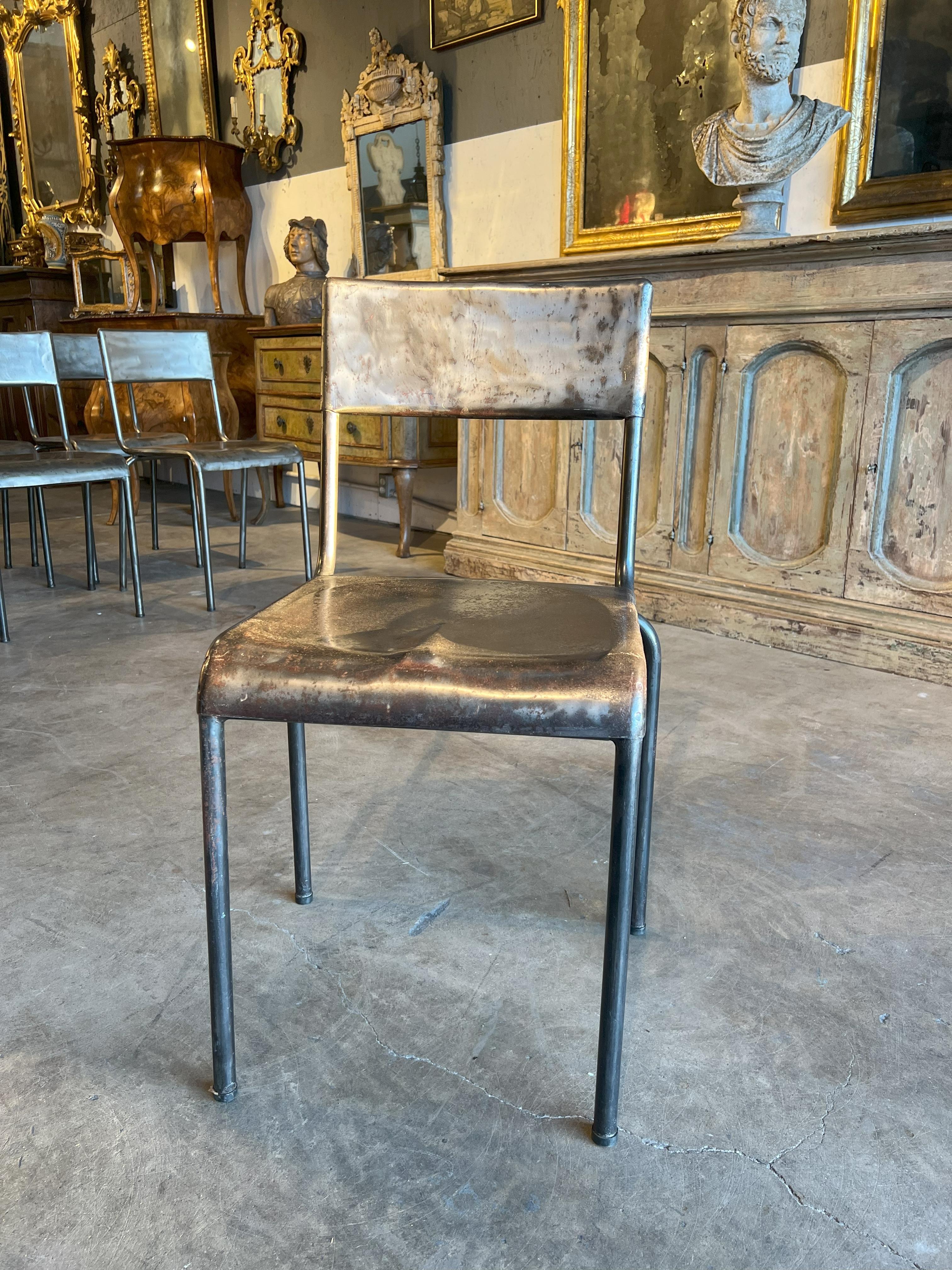 Conjunto de seis sillas de metal vintage italianas Industrial en venta