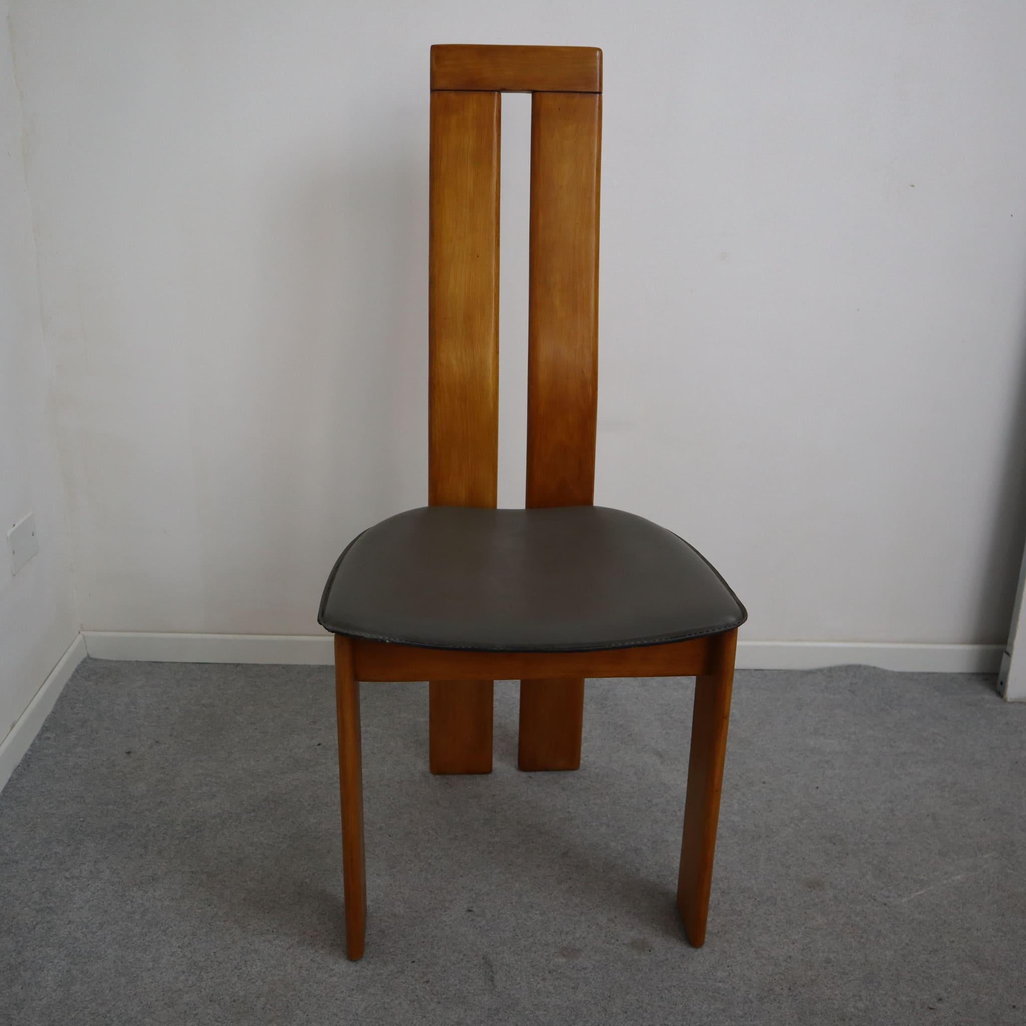 Set of Six Chairs by Mario Marenco for Mobil Girgi, Italy, 1970s

A stunning set of six dining chairs designed by Mario Marenco and produced by the renowned Italian company Mobil Girgi in the 1970s. These chairs showcase the best of Italian