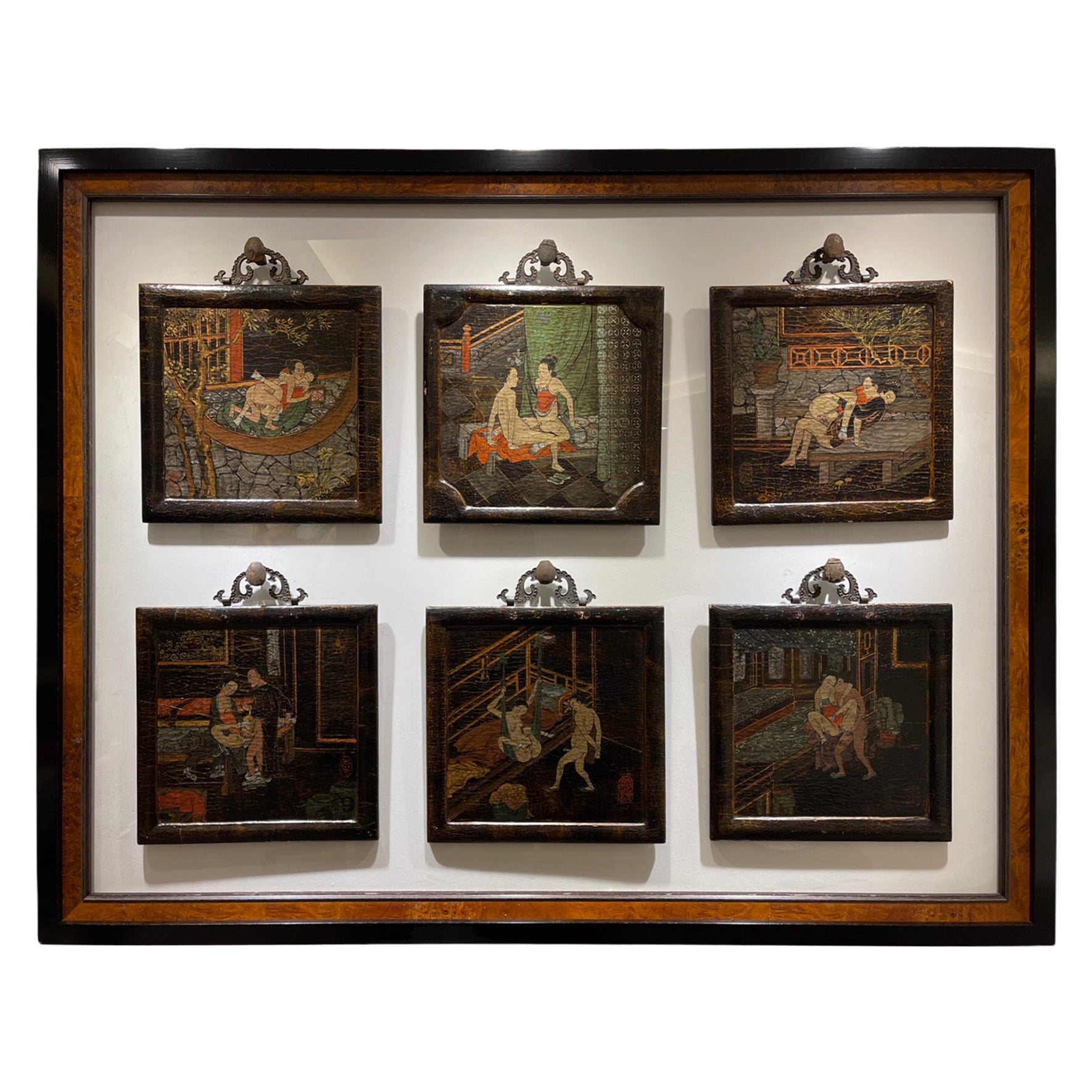 Ensemble de six panneaux en bois laqué suspendus Shunga "Erotica" de la période Ido japonaise
