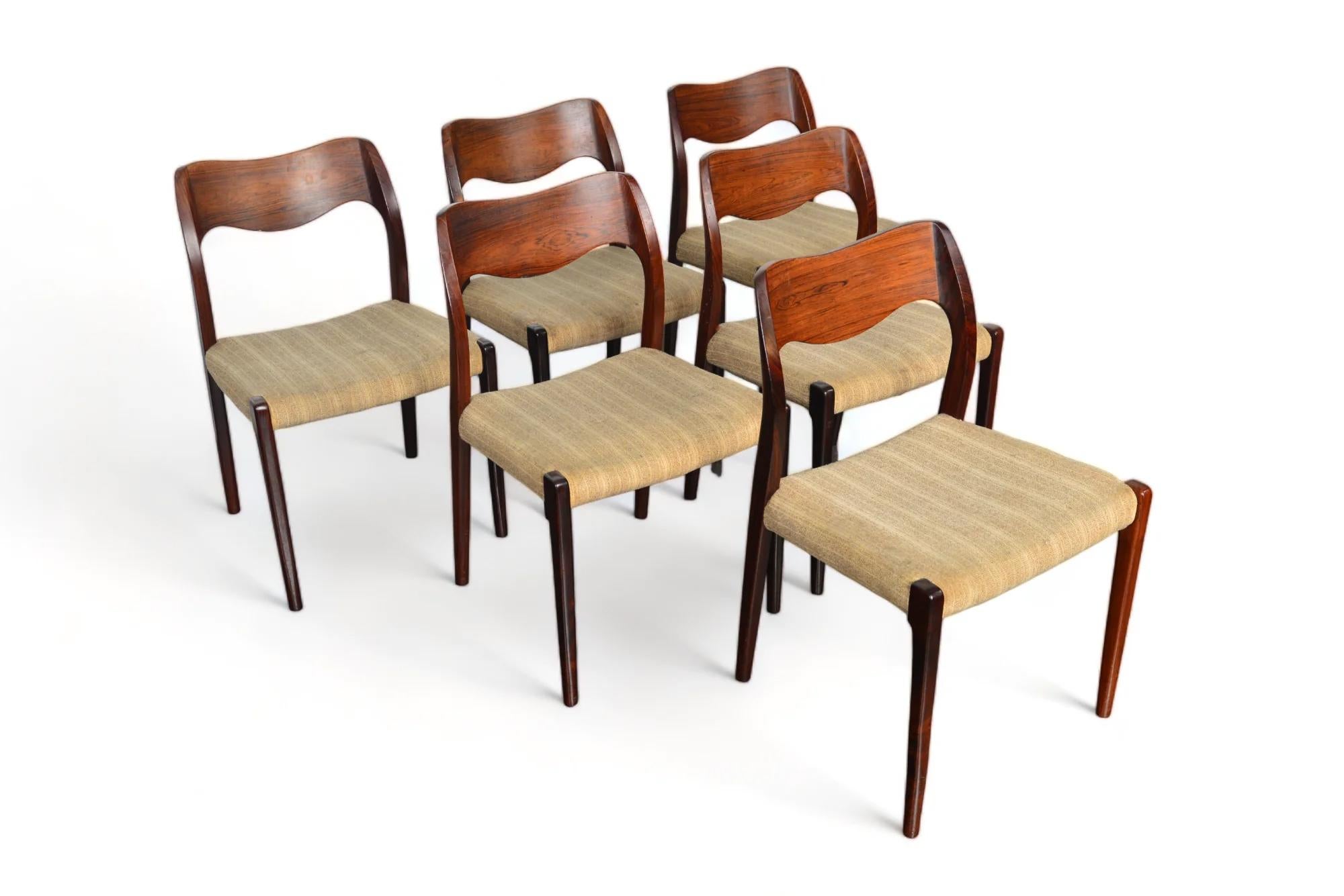 Mid-Century Modern Set Of Six J.l. Møller Model 71 Dining Chairs In Brazilian Rosewood #1 For Sale