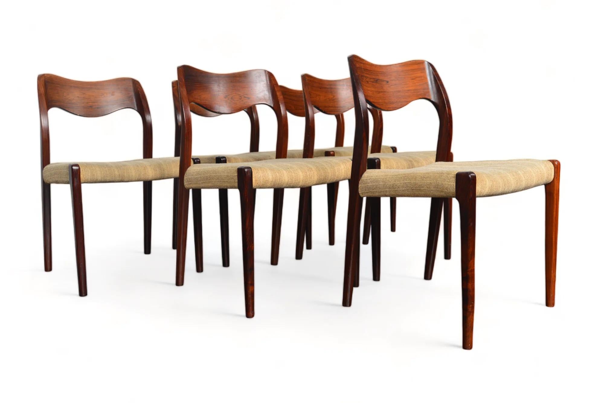 Danois Ensemble de six chaises de salle à manger J.l. Møller Model 71 en palissandre brésilien #1 en vente