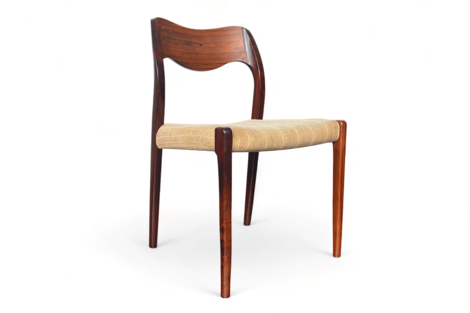 20ième siècle Ensemble de six chaises de salle à manger J.l. Møller Model 71 en palissandre brésilien #1 en vente