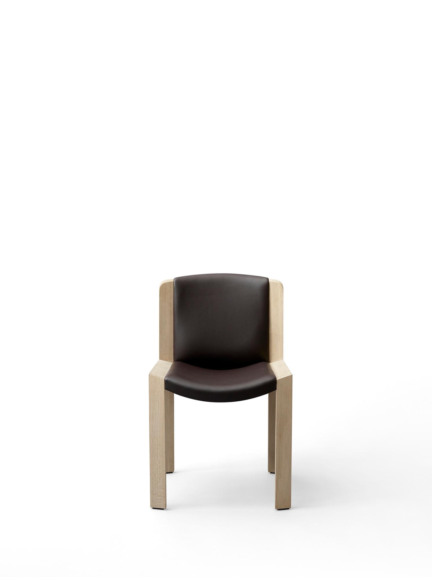 Ensemble de six chaises Joe Colombo ''Chair 300'' en bois et cuir Sørensen par Karakter Neuf - En vente à Barcelona, Barcelona