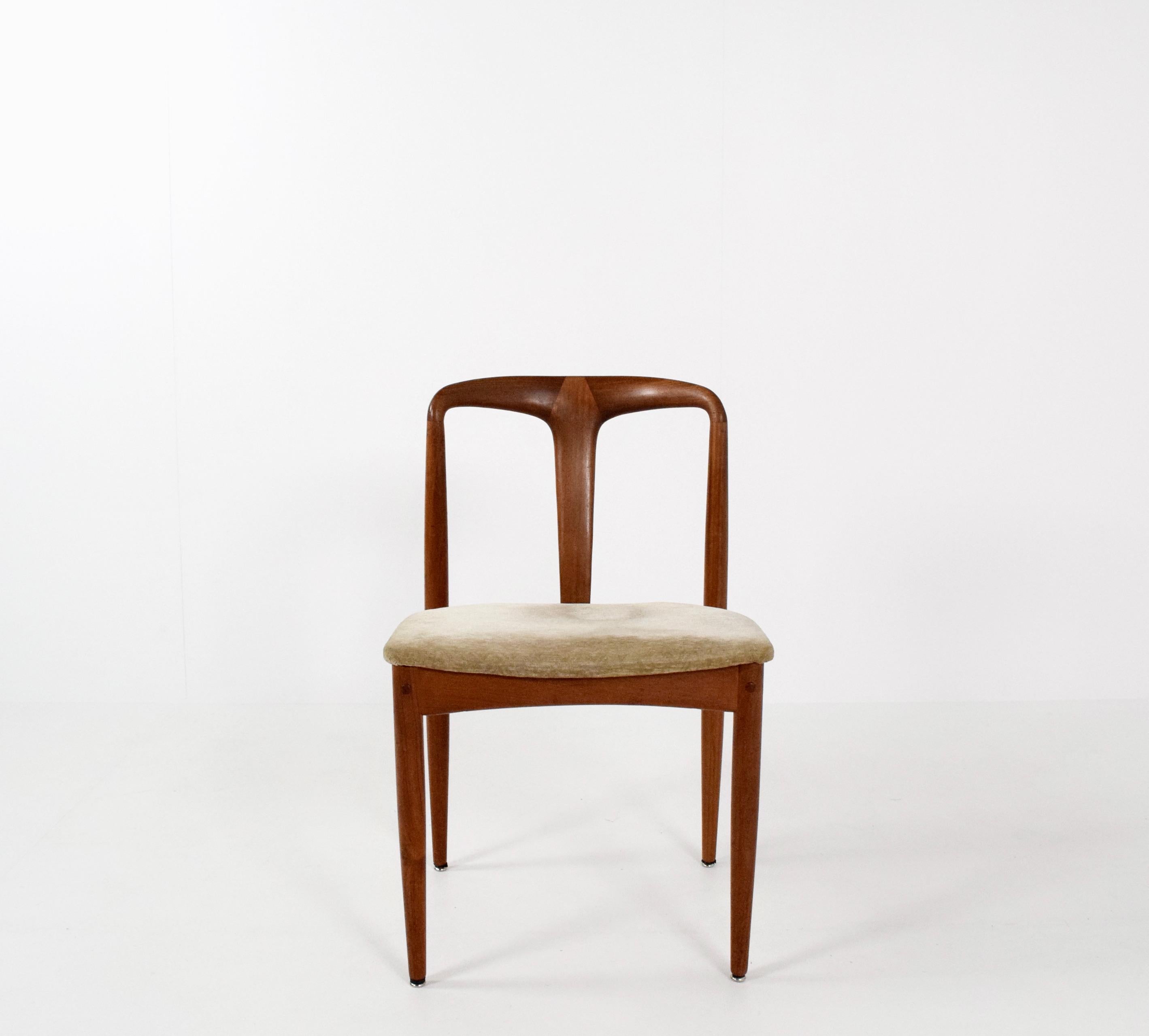 Mid-20th Century Set of Six Johannes Andersen 'Juliane' Dining Chairs, Uldum Møbelfabrik Denmark