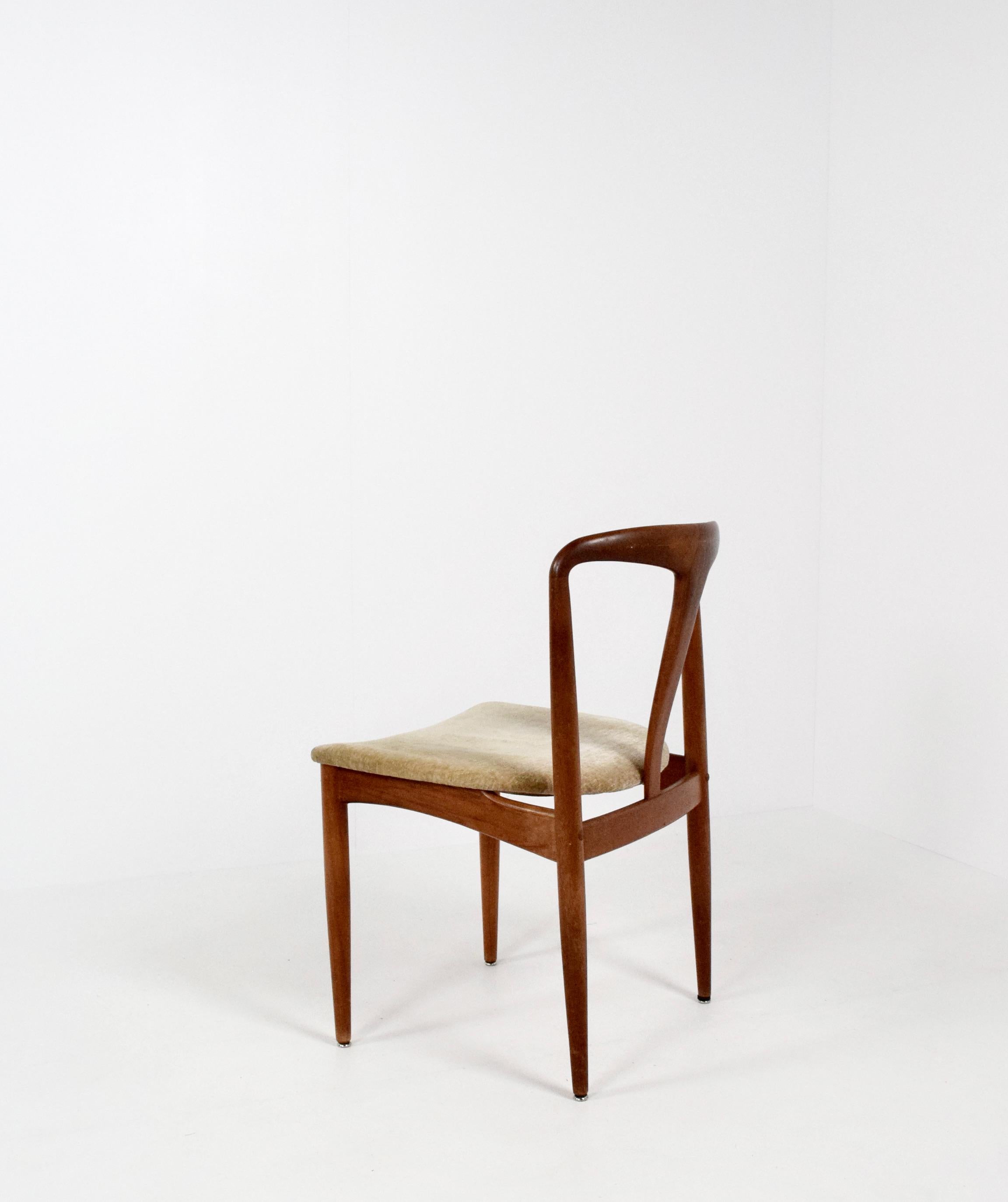 Set of Six Johannes Andersen 'Juliane' Dining Chairs, Uldum Møbelfabrik Denmark 1