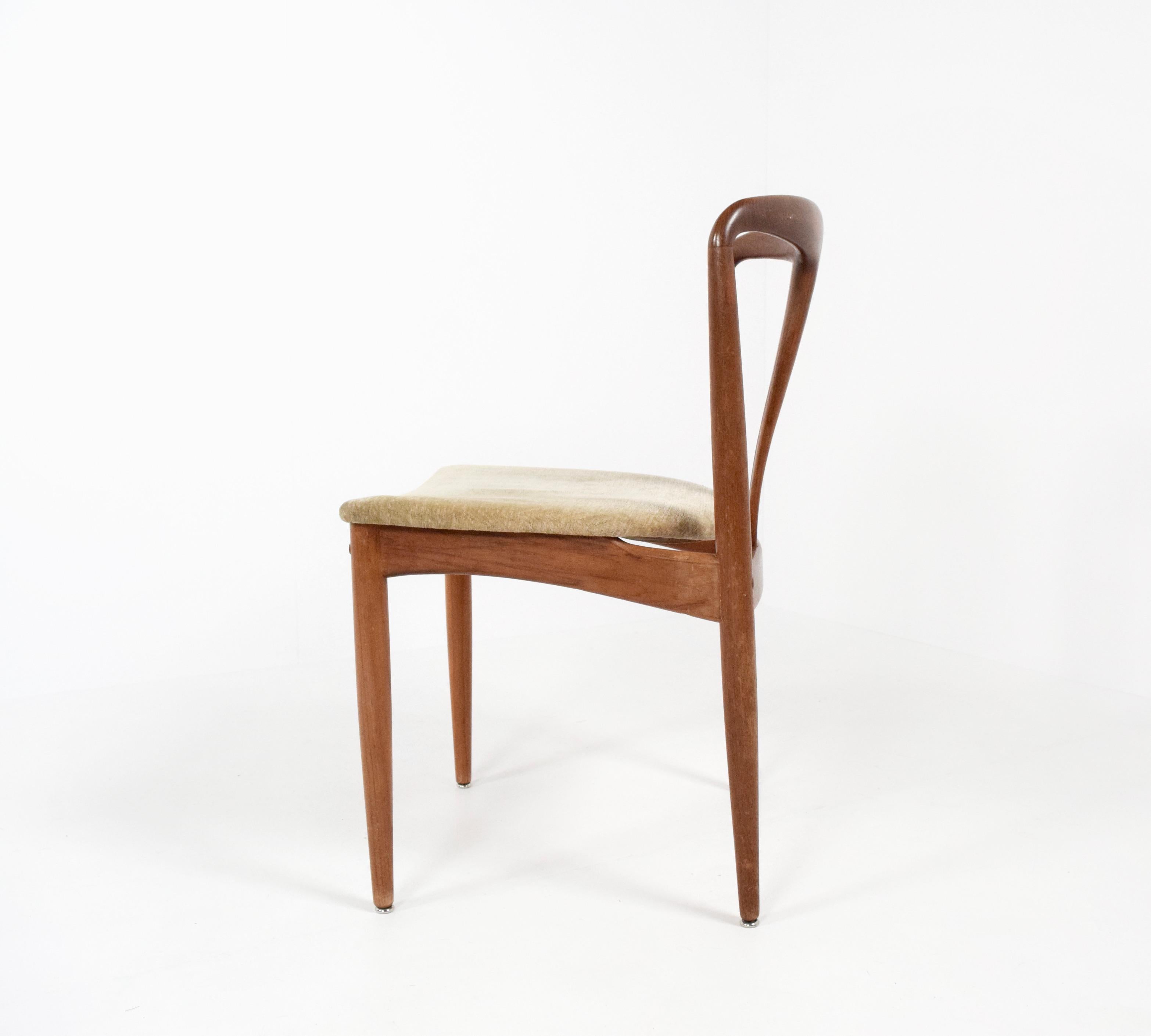 Set of Six Johannes Andersen 'Juliane' Dining Chairs, Uldum Møbelfabrik Denmark 2