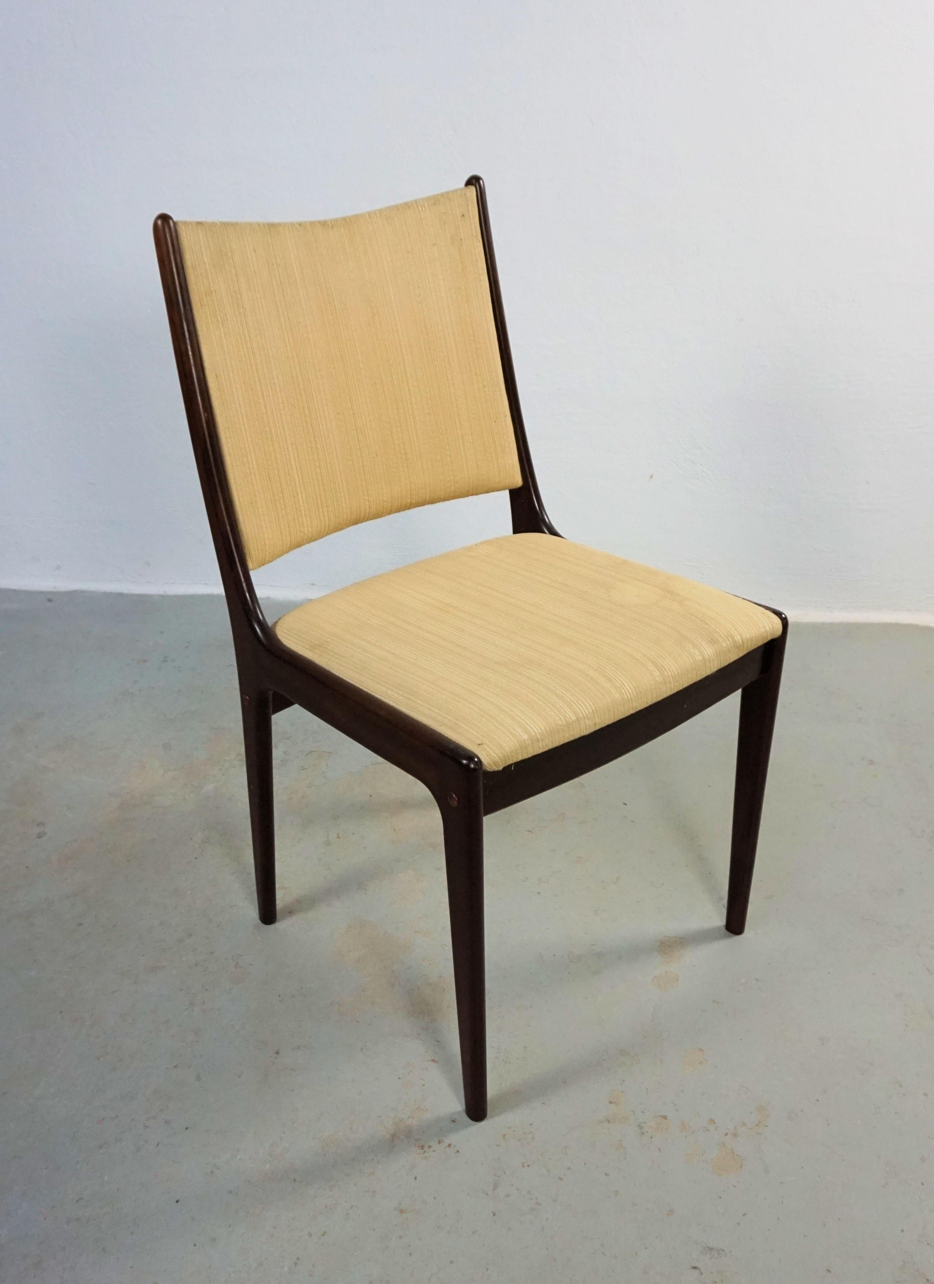 Six chaises de salle à manger Johannes Andersen restaurées en acajou, tapissées sur mesure incluses en vente 5